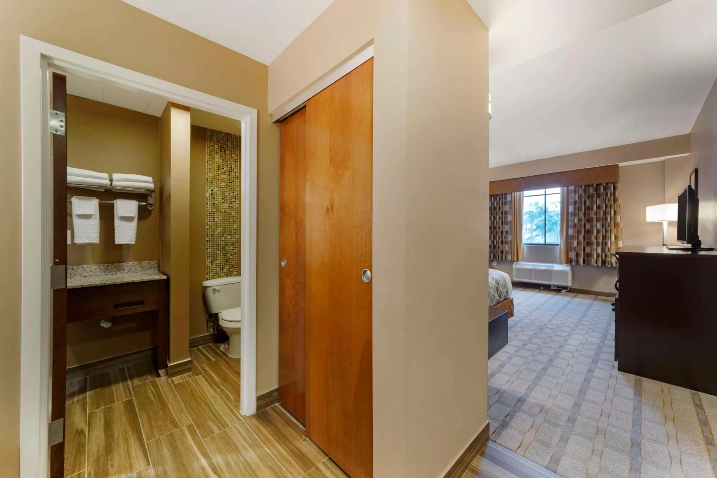 Bedroom, Bed in Best Western Plus Miami Executive Airport Hotel and Suites