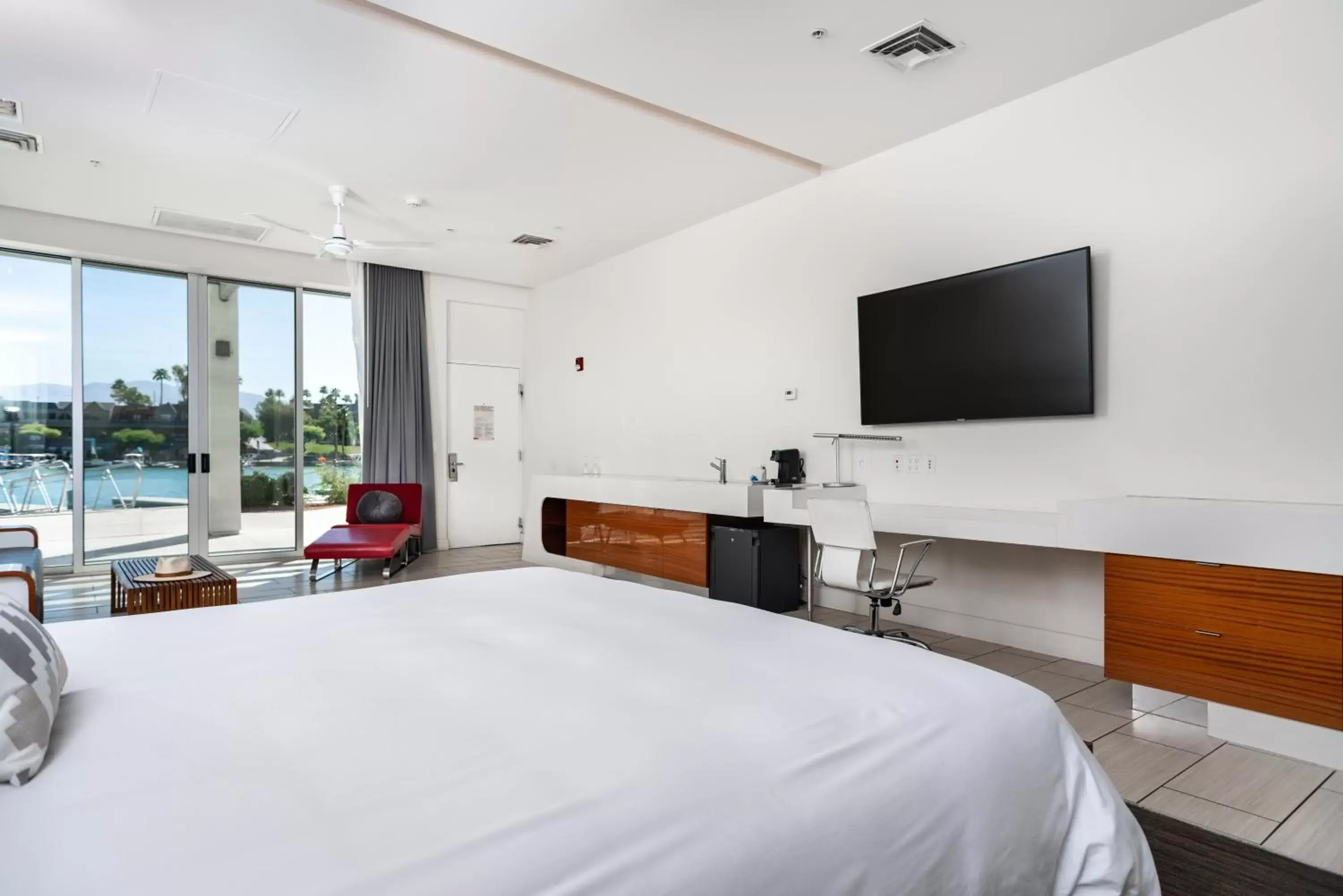 Bed in Heat Hotel Bed in Heat Hotel