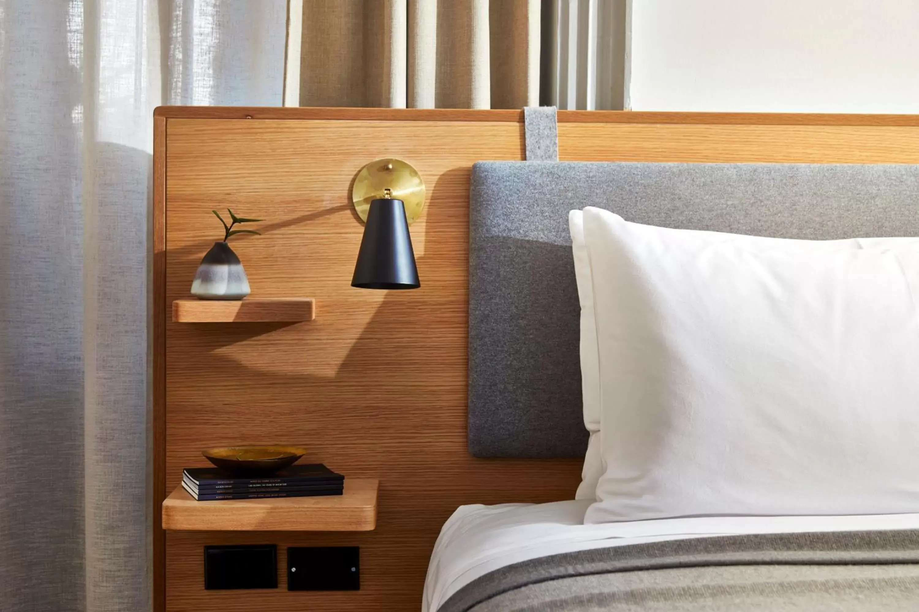 Bed in Hotel Kinsley Bed in Hotel Kinsley