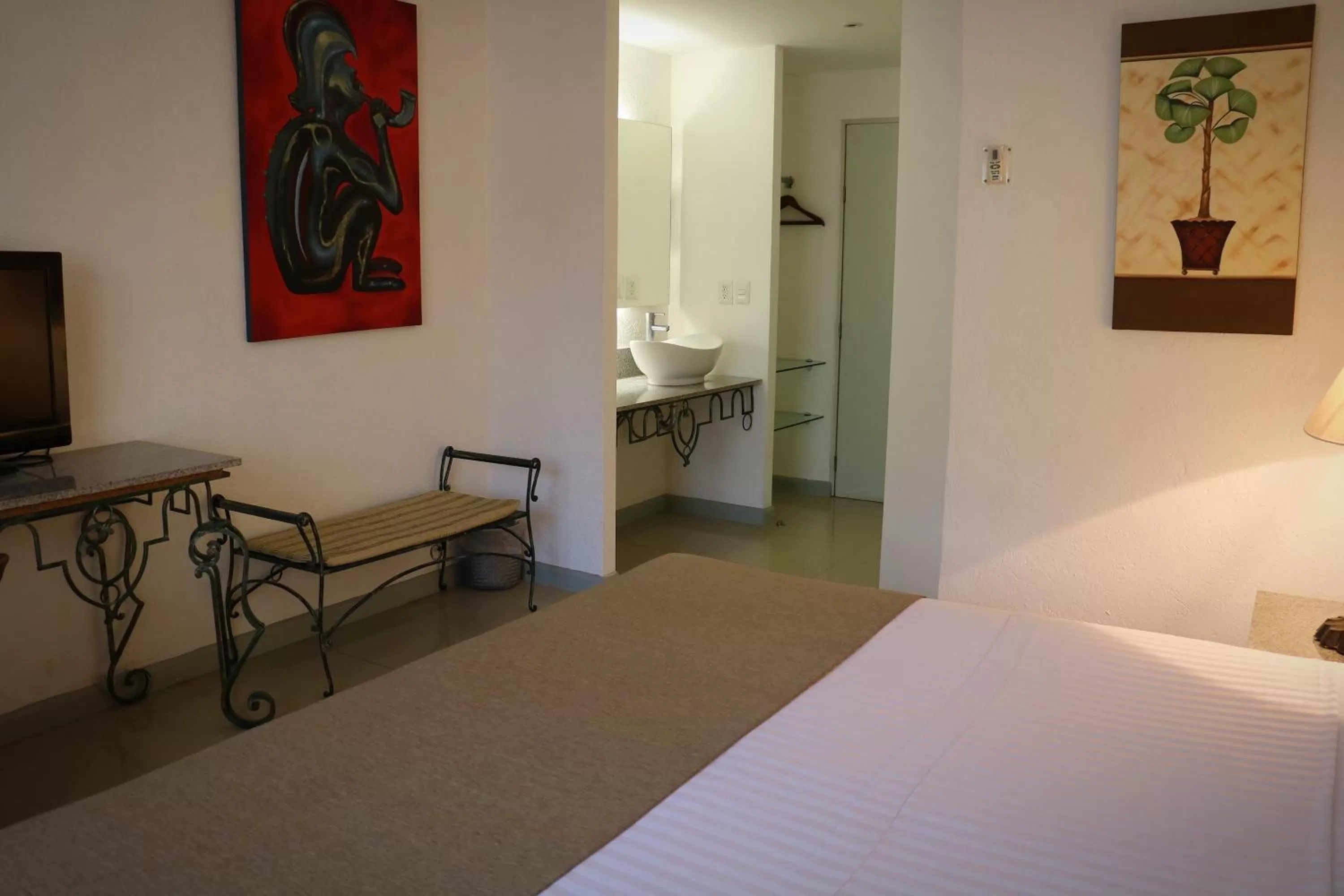 Photo of the whole room, Bed in Zar Colima