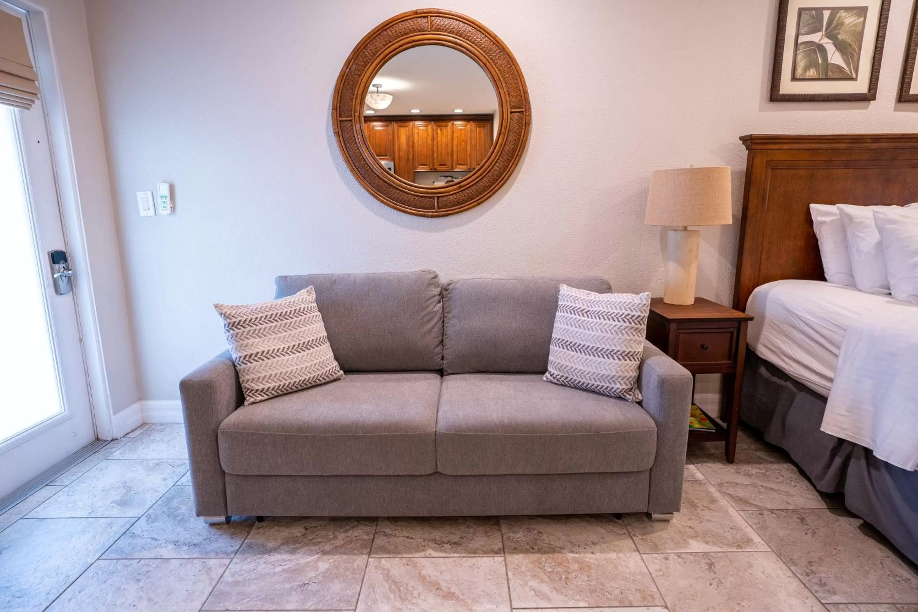 Living room, Bed in The Capri at Siesta