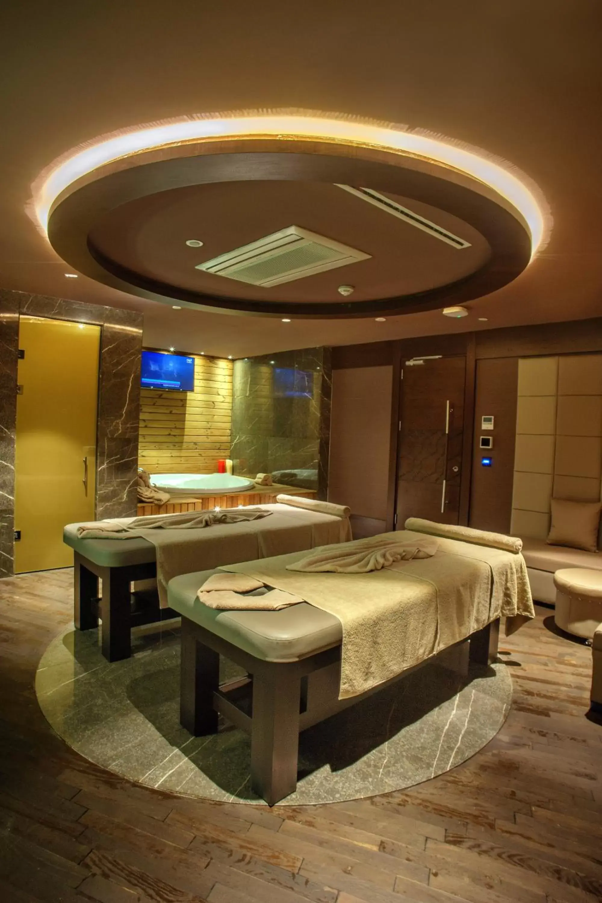 Hot Tub in Pullman Istanbul Hotel & Convention Center