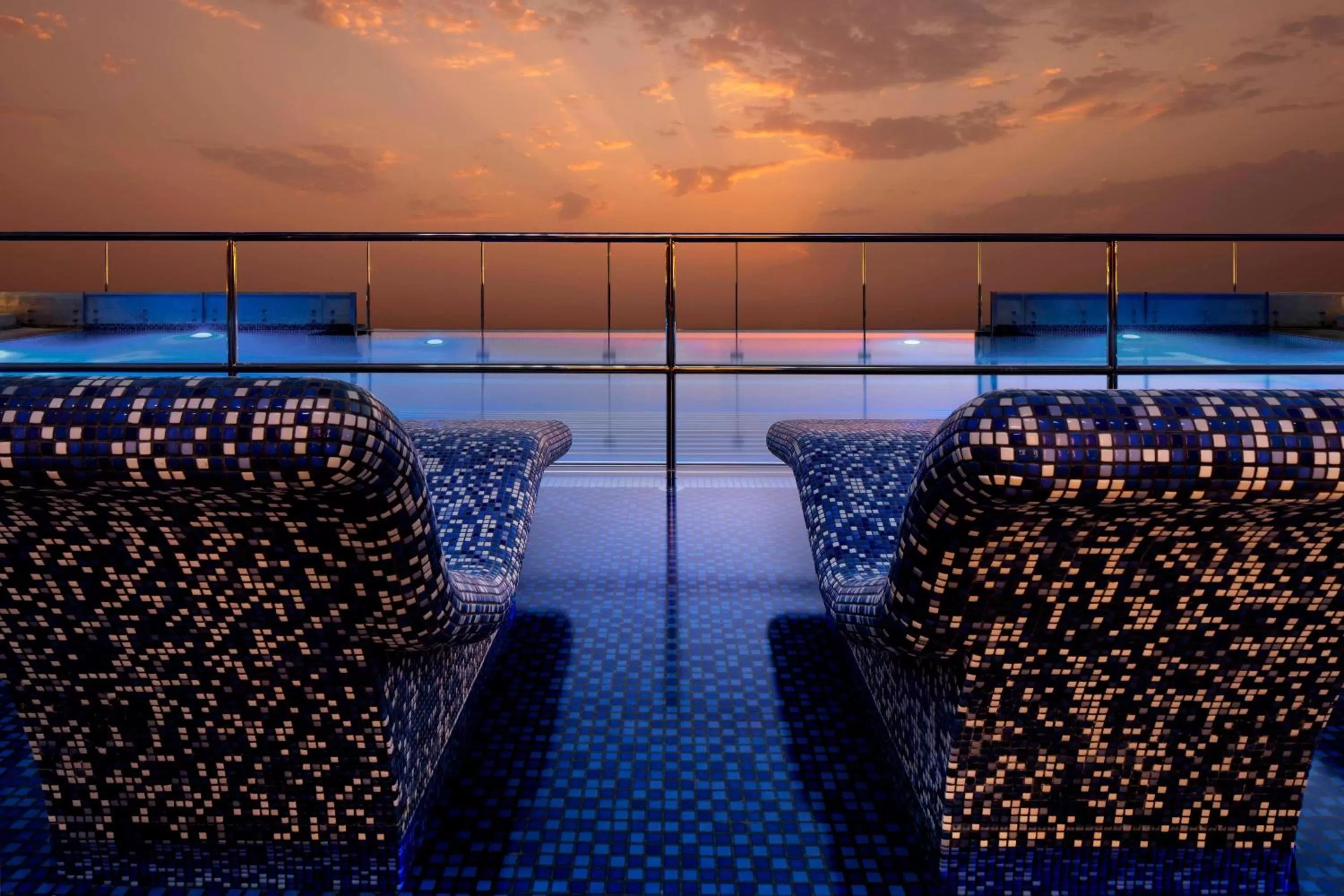 Swimming pool in Le Méridien Dubai Hotel & Conference Centre