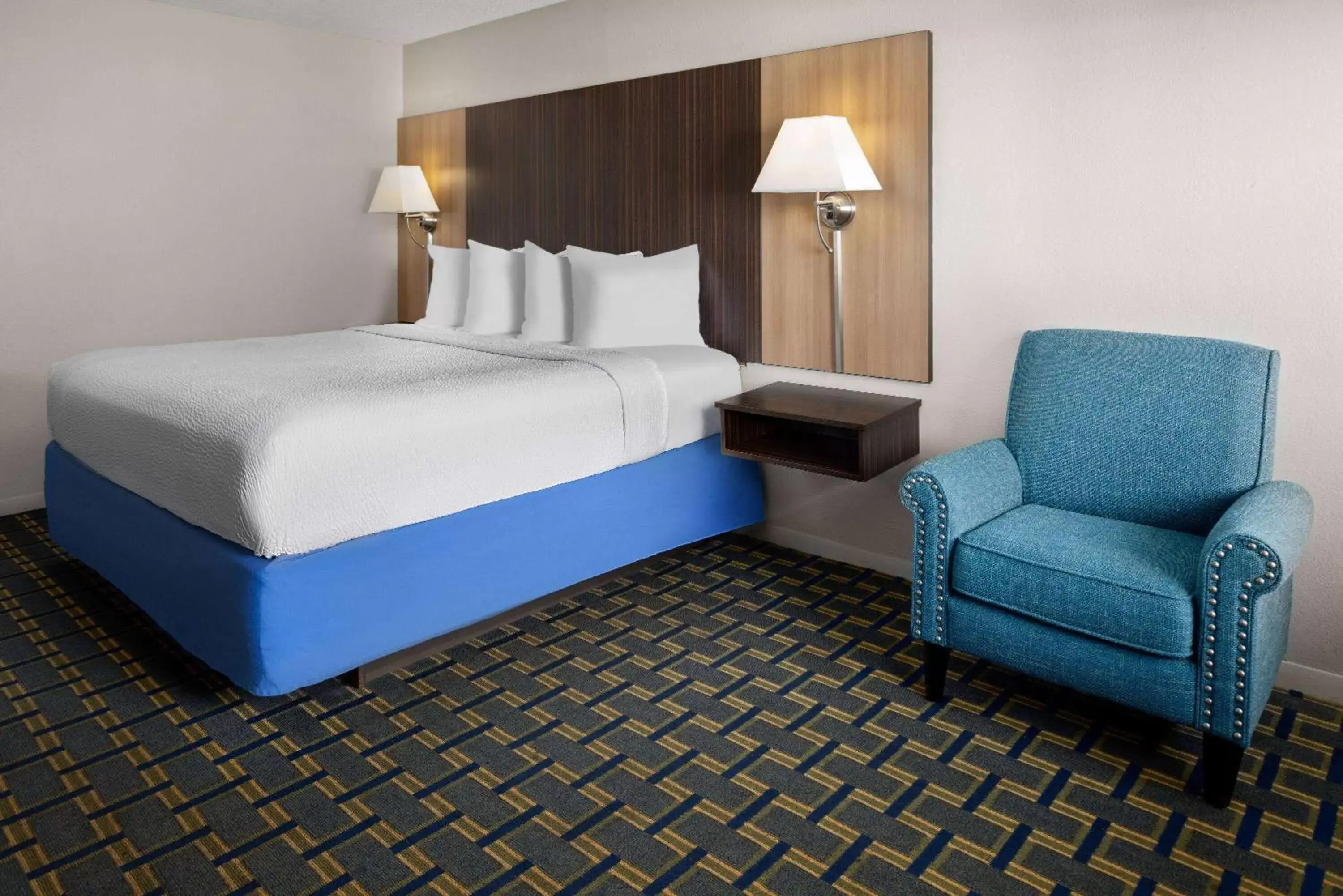 Photo of the whole room, Bed in Days Inn by Wyndham Tonawanda/Buffalo