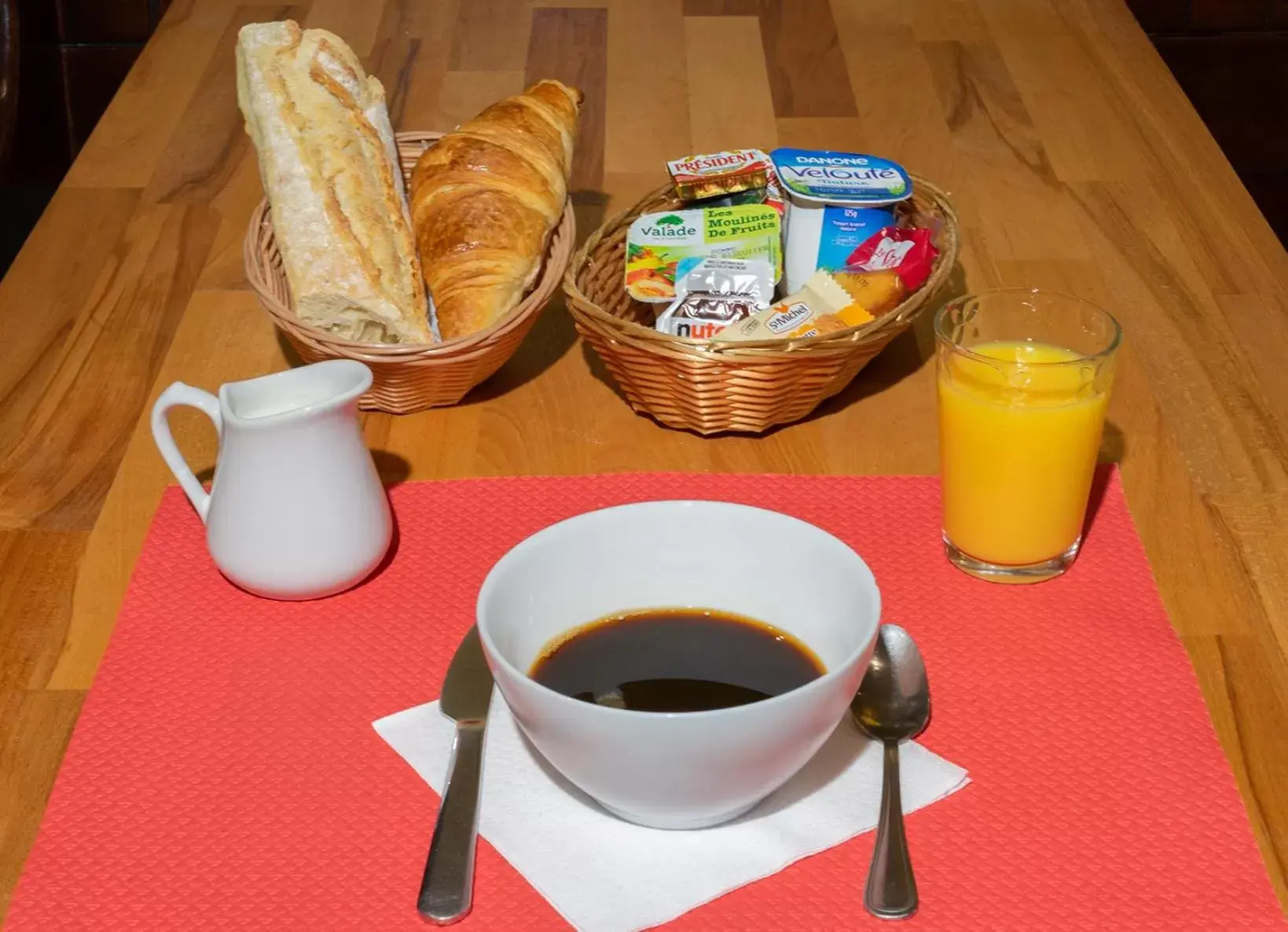 Breakfast in Hôtel Mac Bed