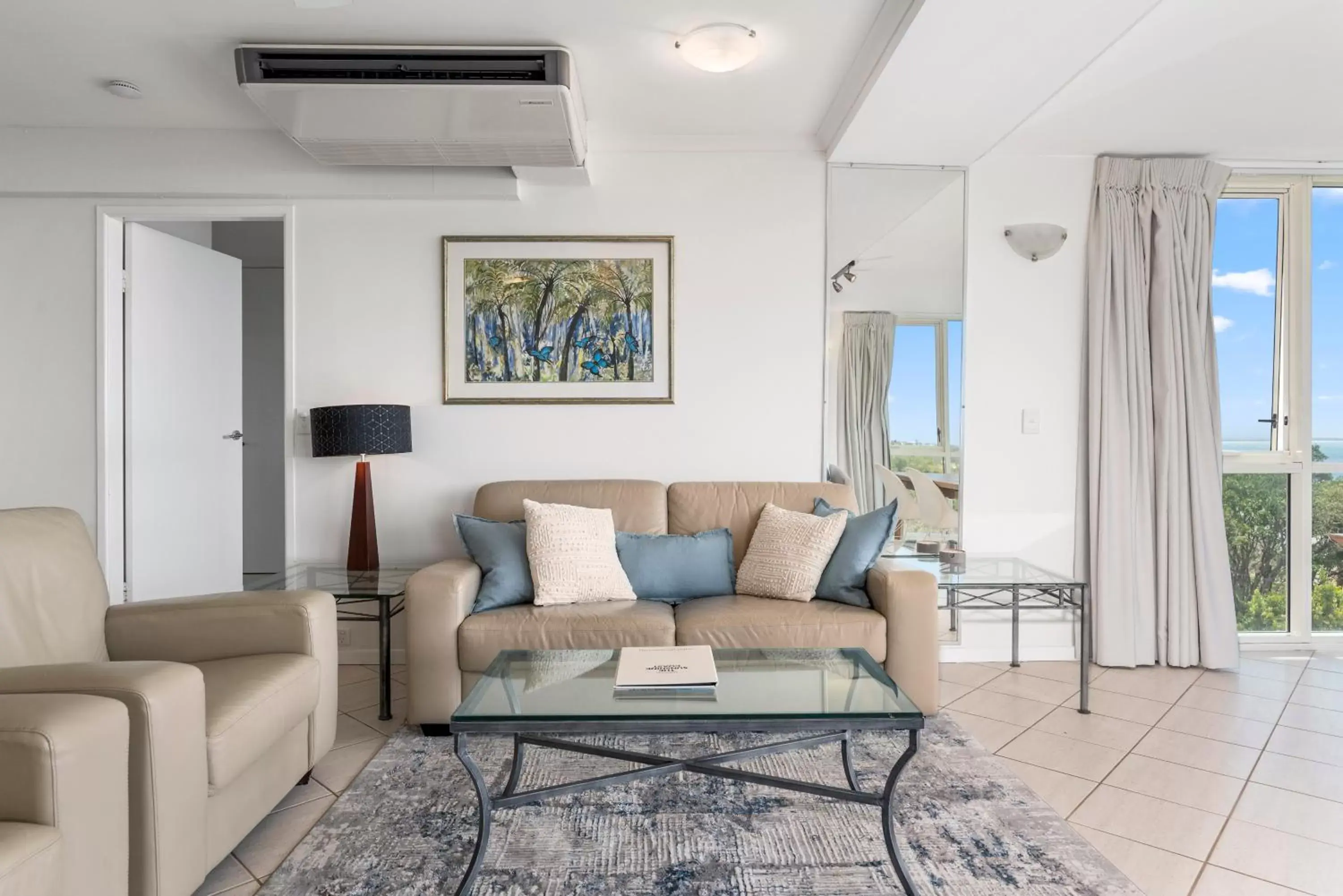 Living room, Seating Area in 84 The Spit Holiday Apartments