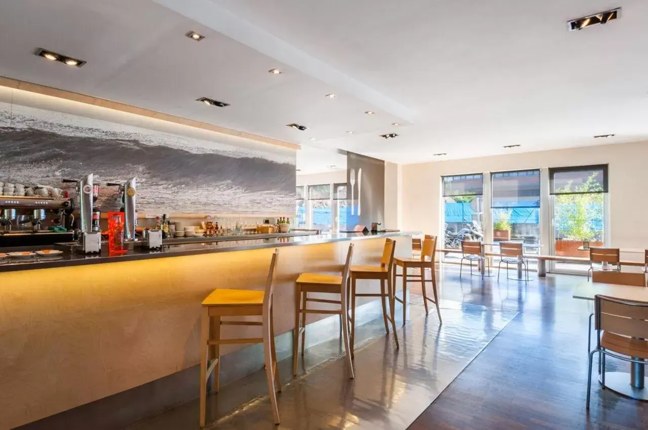 Lounge or bar in ETH Irún Lounge or bar in ETH Irún