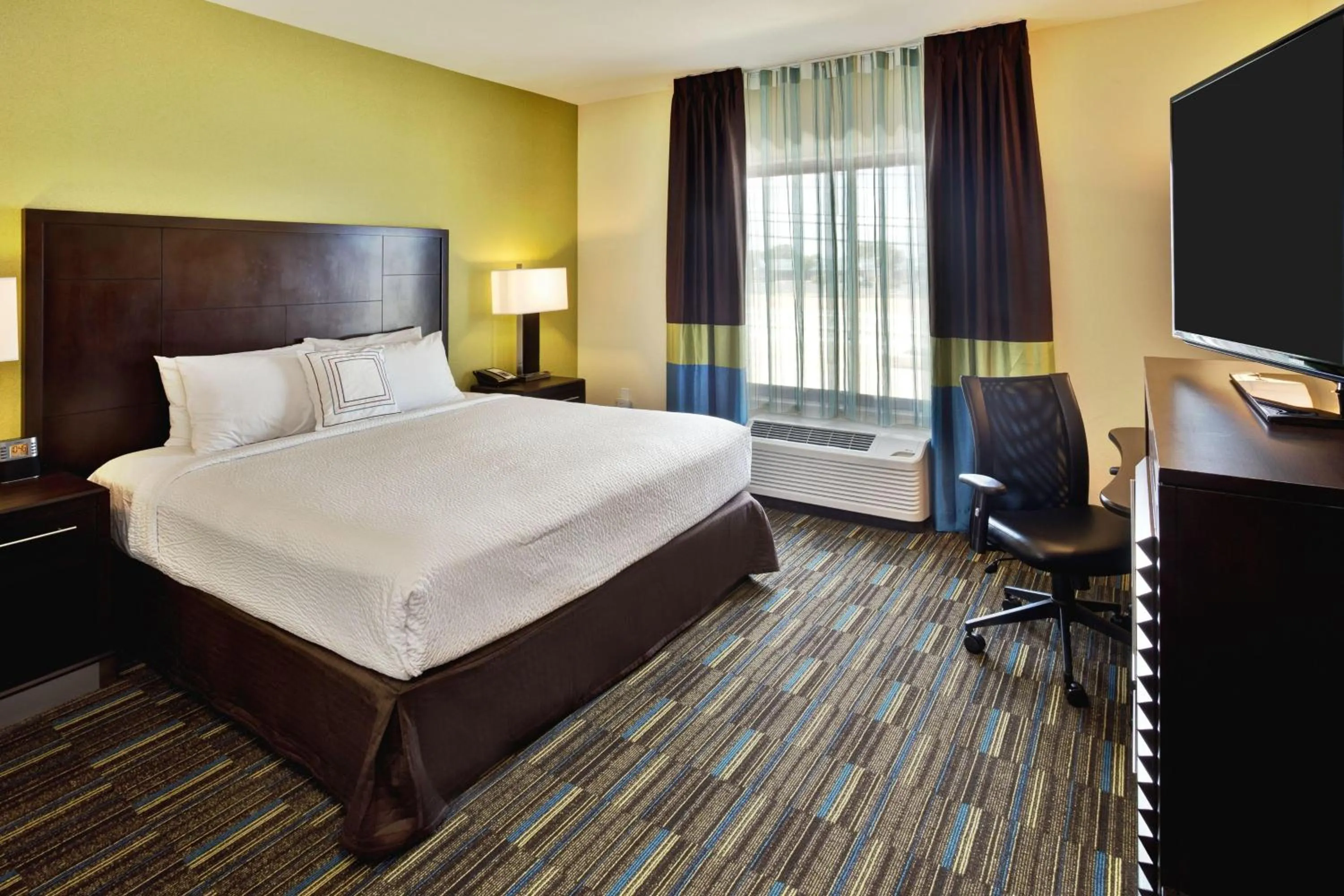 Photo of the whole room, Bed in Fairfield Inn and Suites by Marriott Austin Northwest/Research Blvd