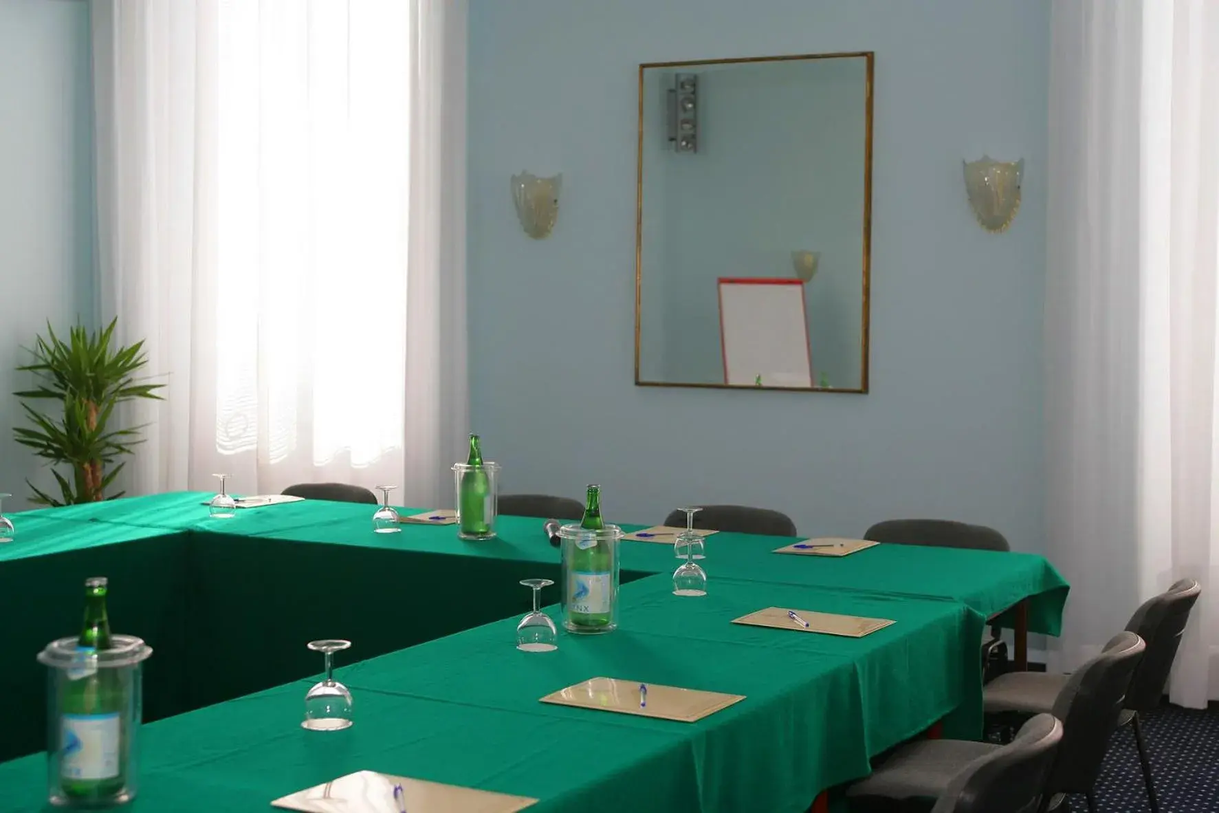 Business facilities in Hotel Mediterranee