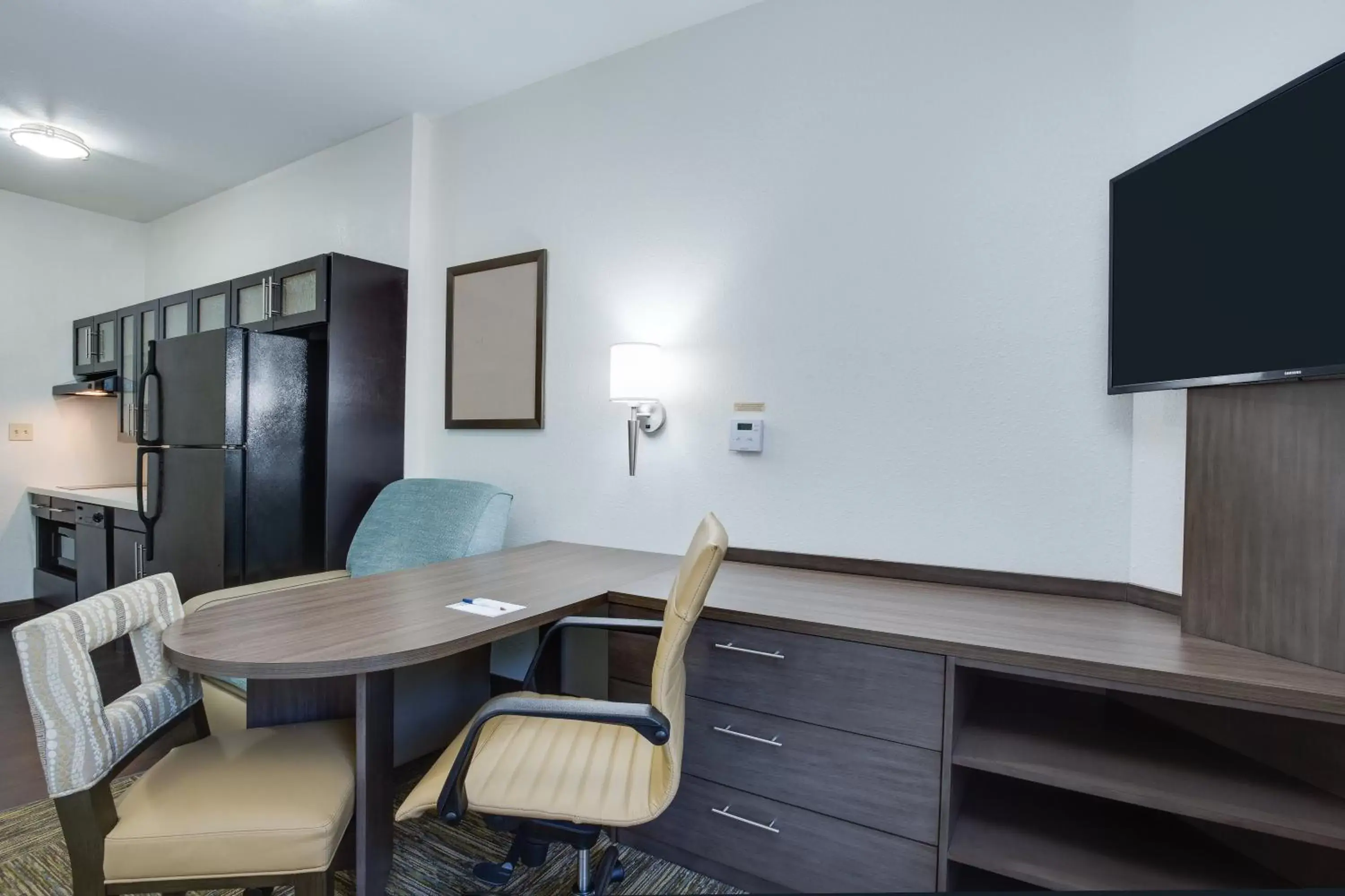 Photo of the whole room, Dining Area in Candlewood Suites Fort Lauderdale Airport-Cruise, an IHG Hotel