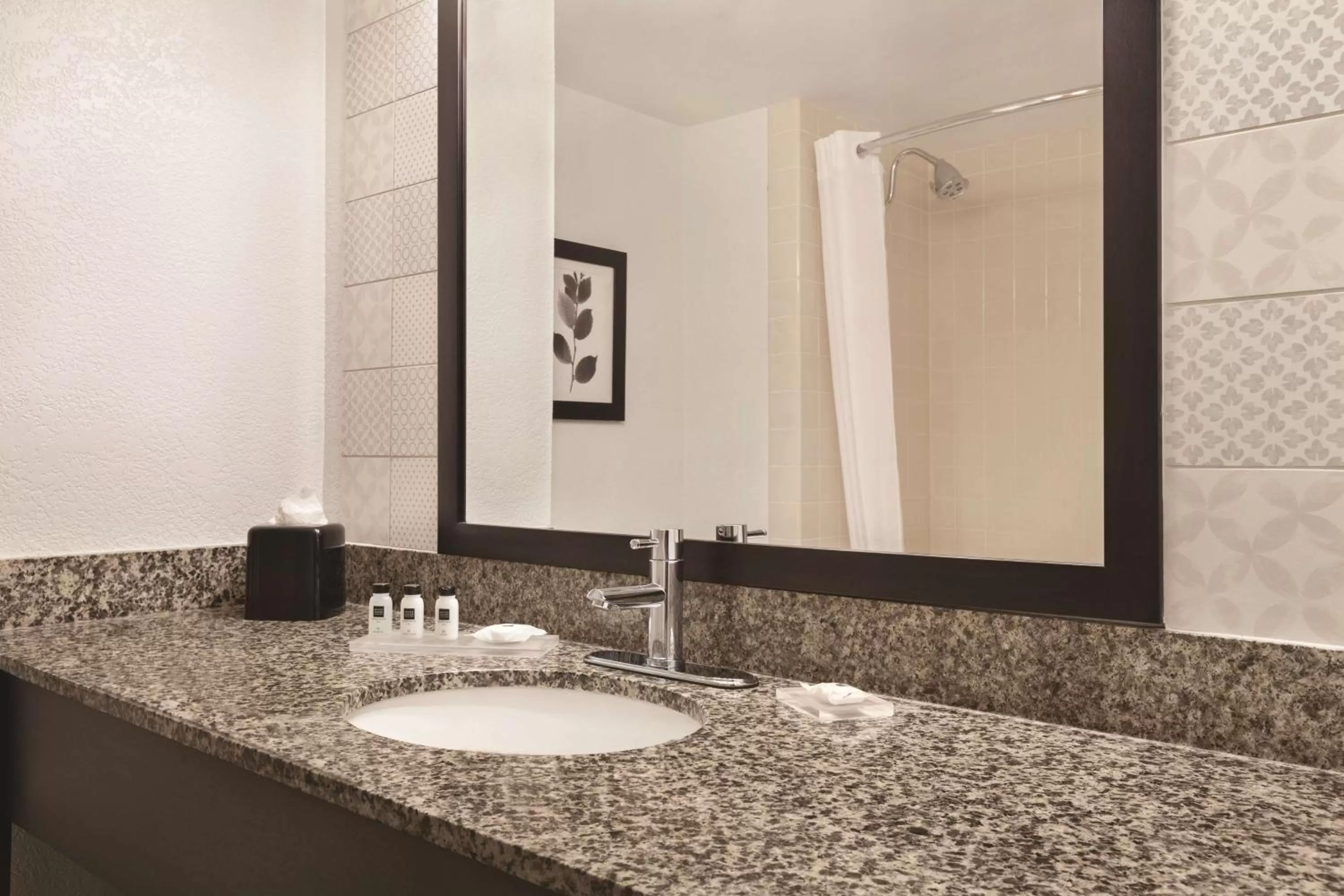 Standard King Room in Country Inn & Suites by Radisson, San Diego North, CA