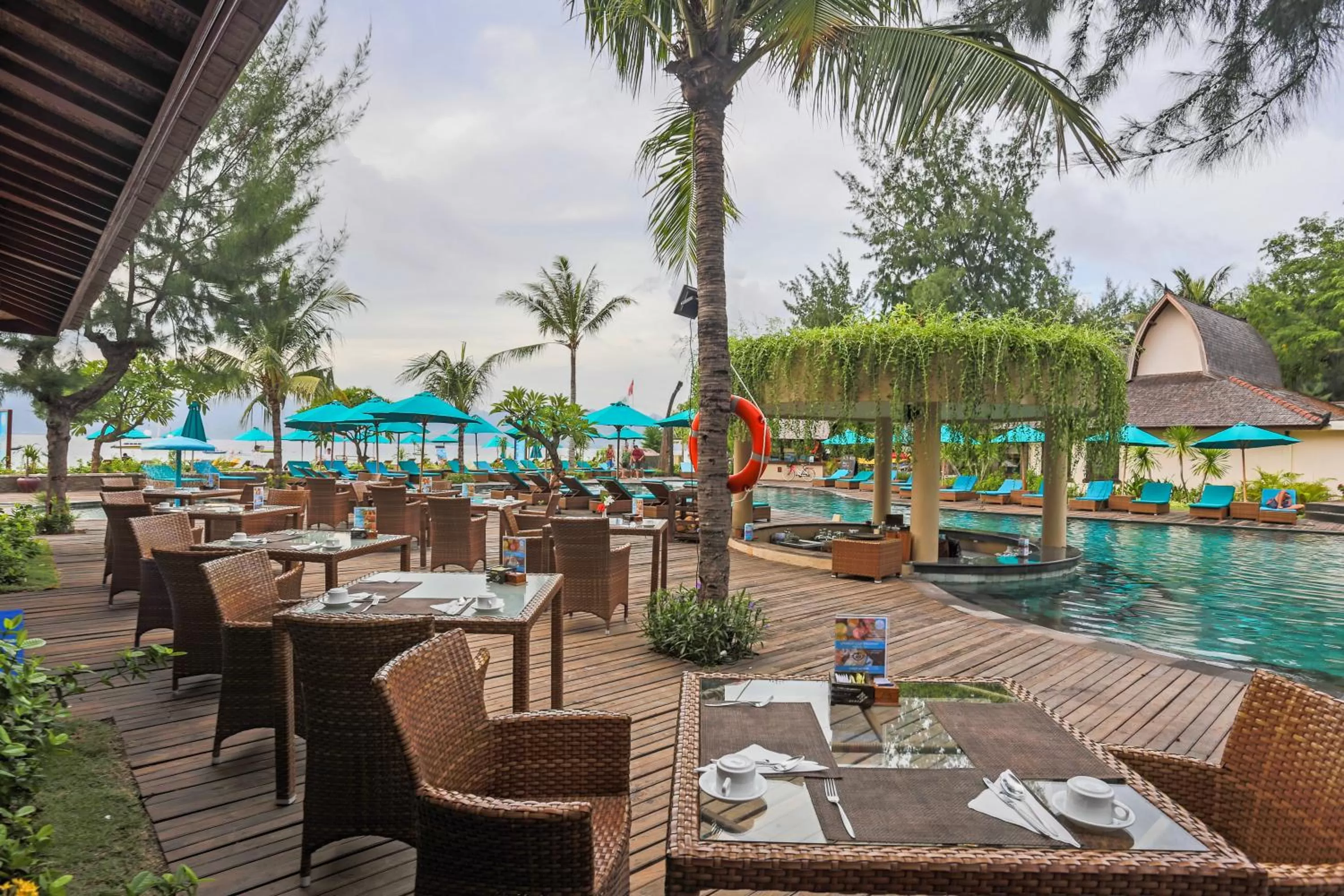 Restaurant/places to eat in Vila Ombak