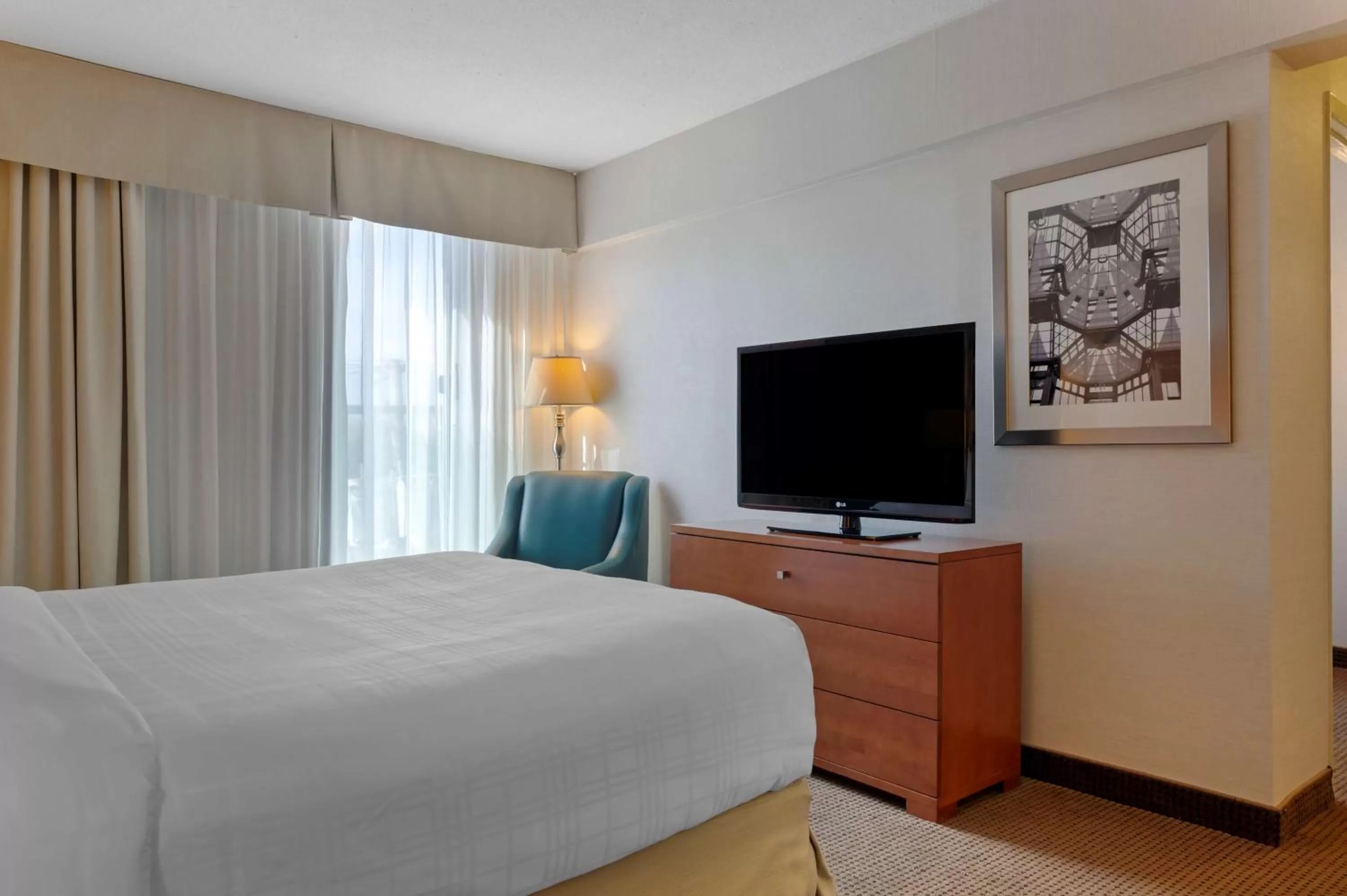 Photo of the whole room, Bed in Best Western Plus Gatineau-Ottawa Downtown