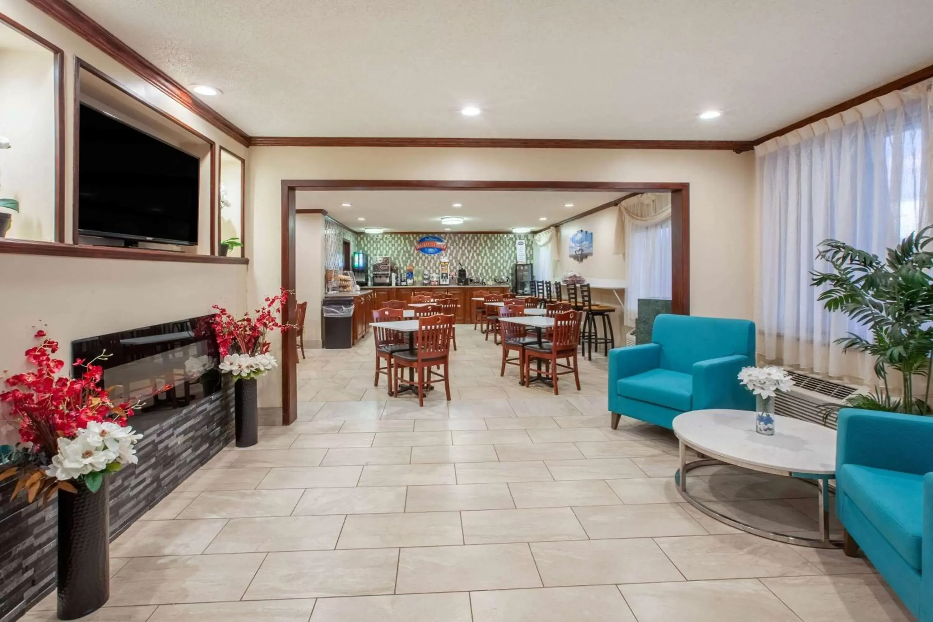 Lobby or reception in Baymont by Wyndham Grand Rapids Airport