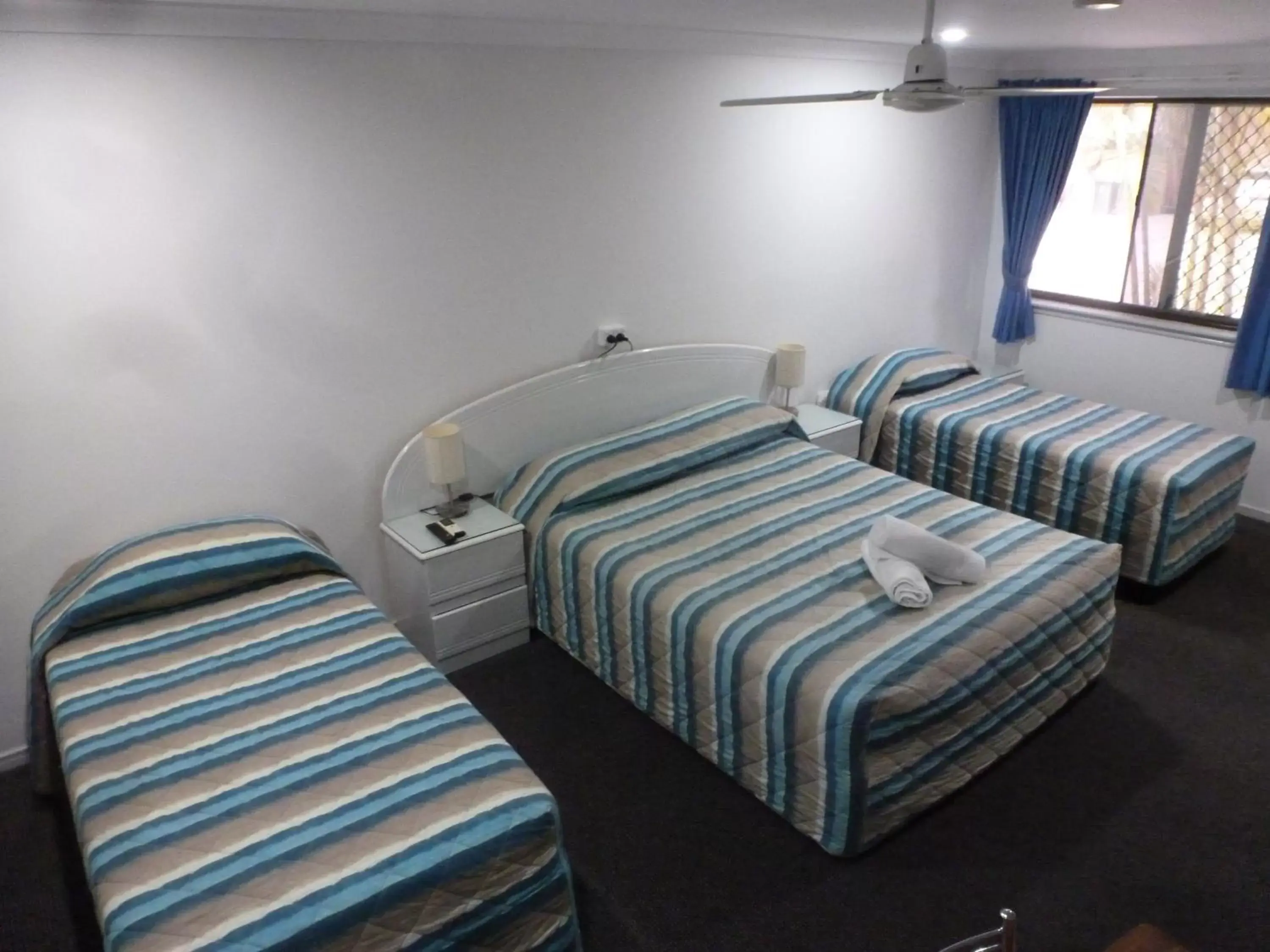 Bed in Aspley Carsel Motor Inn