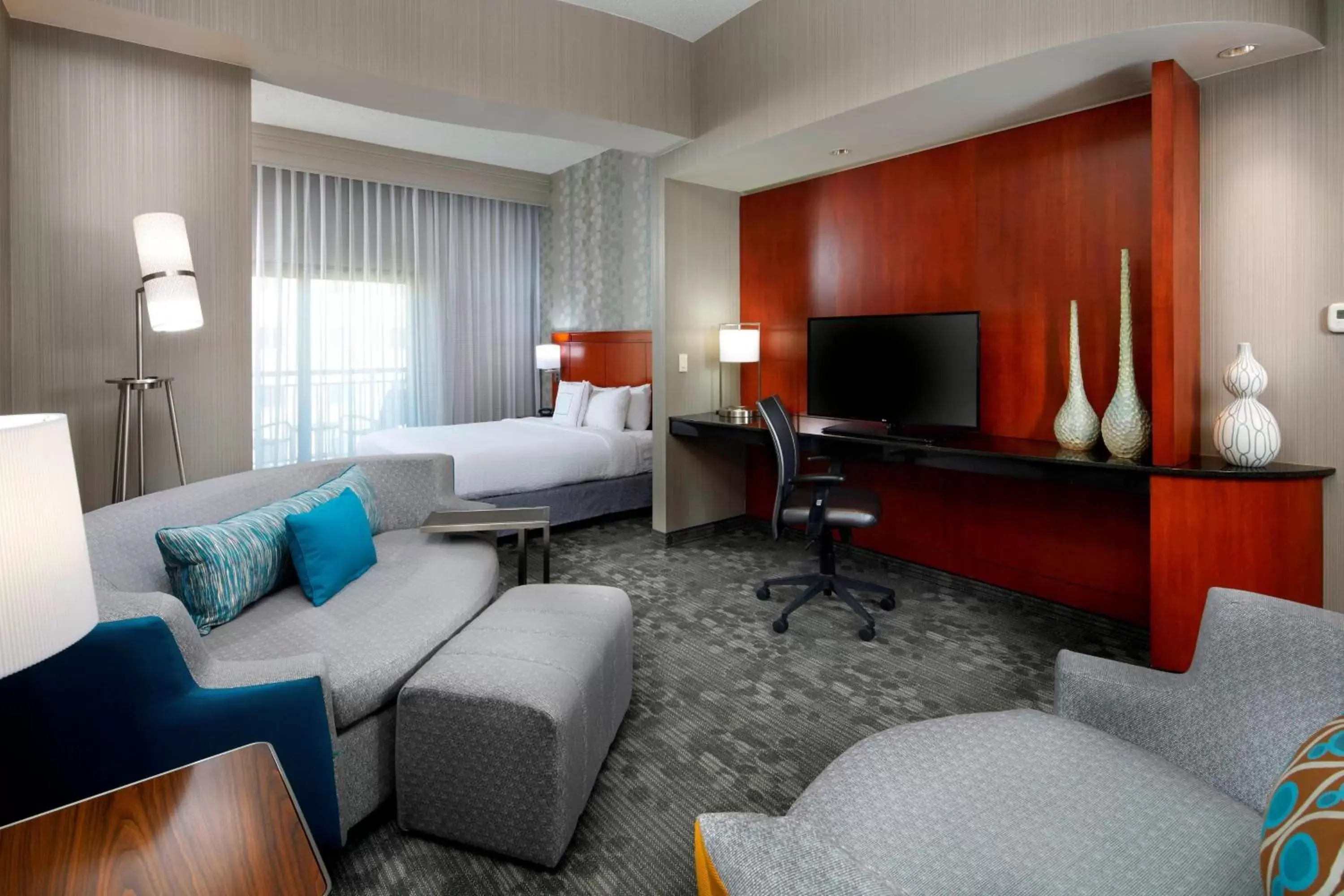 Living room, TV/Entertainment Center in Courtyard by Marriott San Antonio Six Flags at The RIM