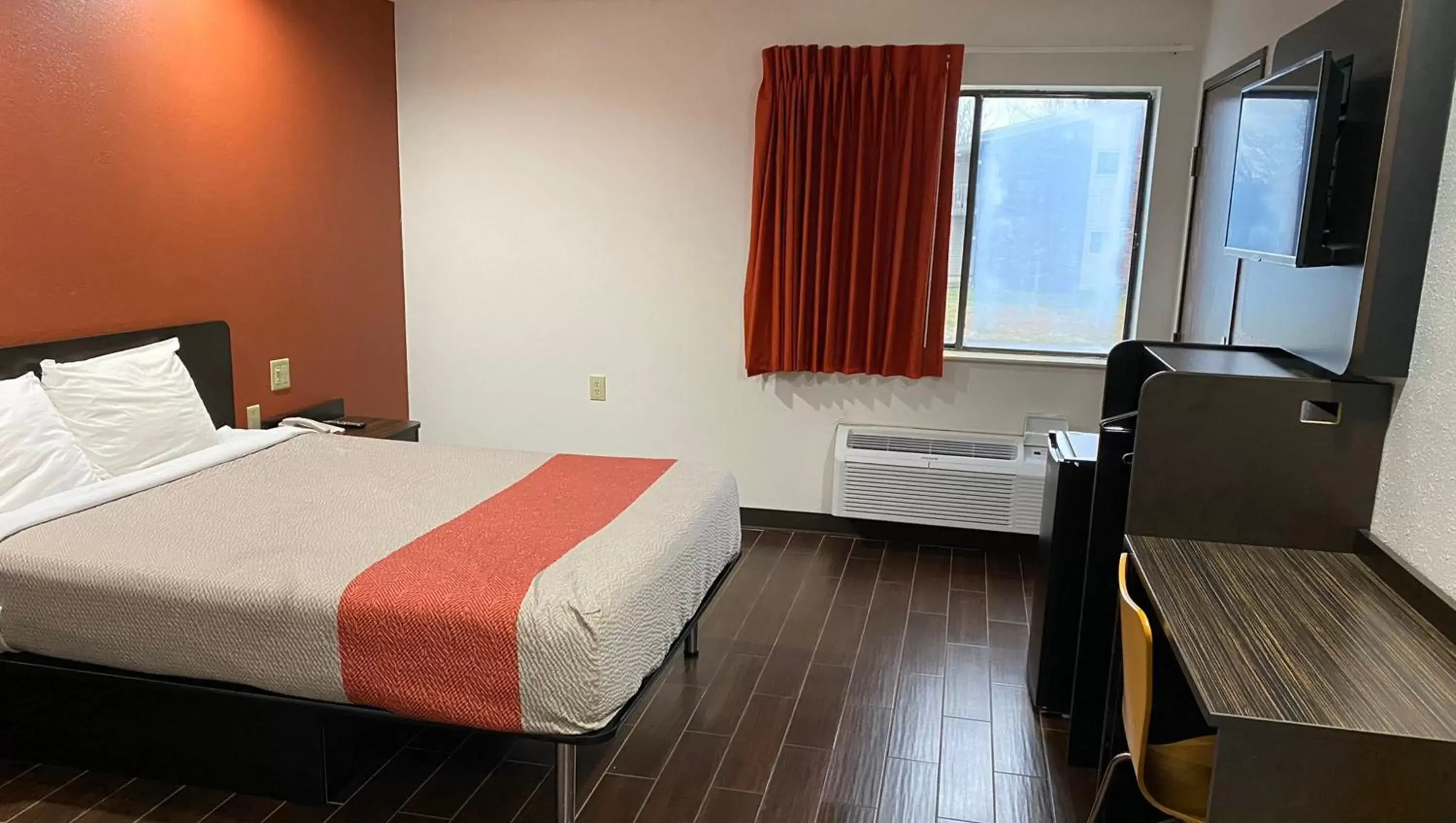 Photo of the whole room, Bed in Relax Inn