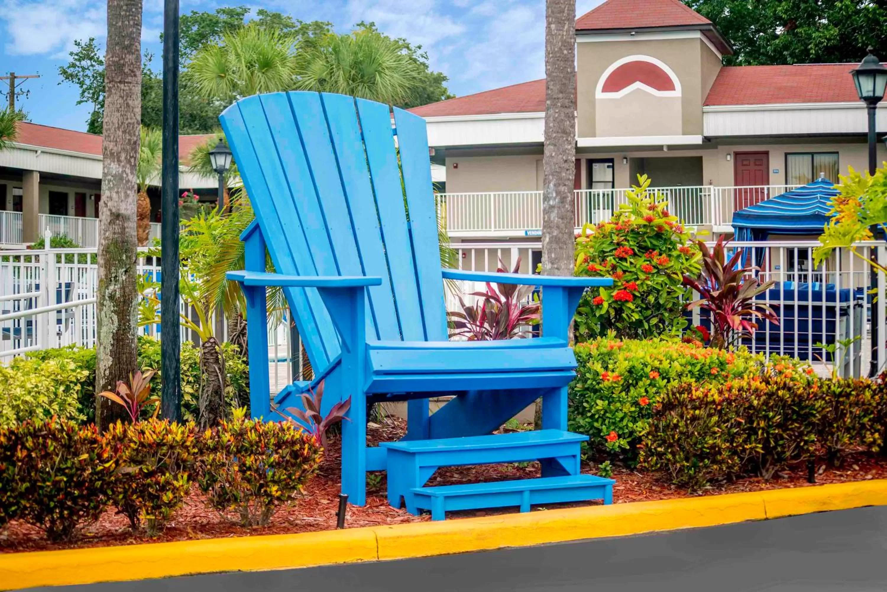 Property building in Hotel South Tampa & Suites