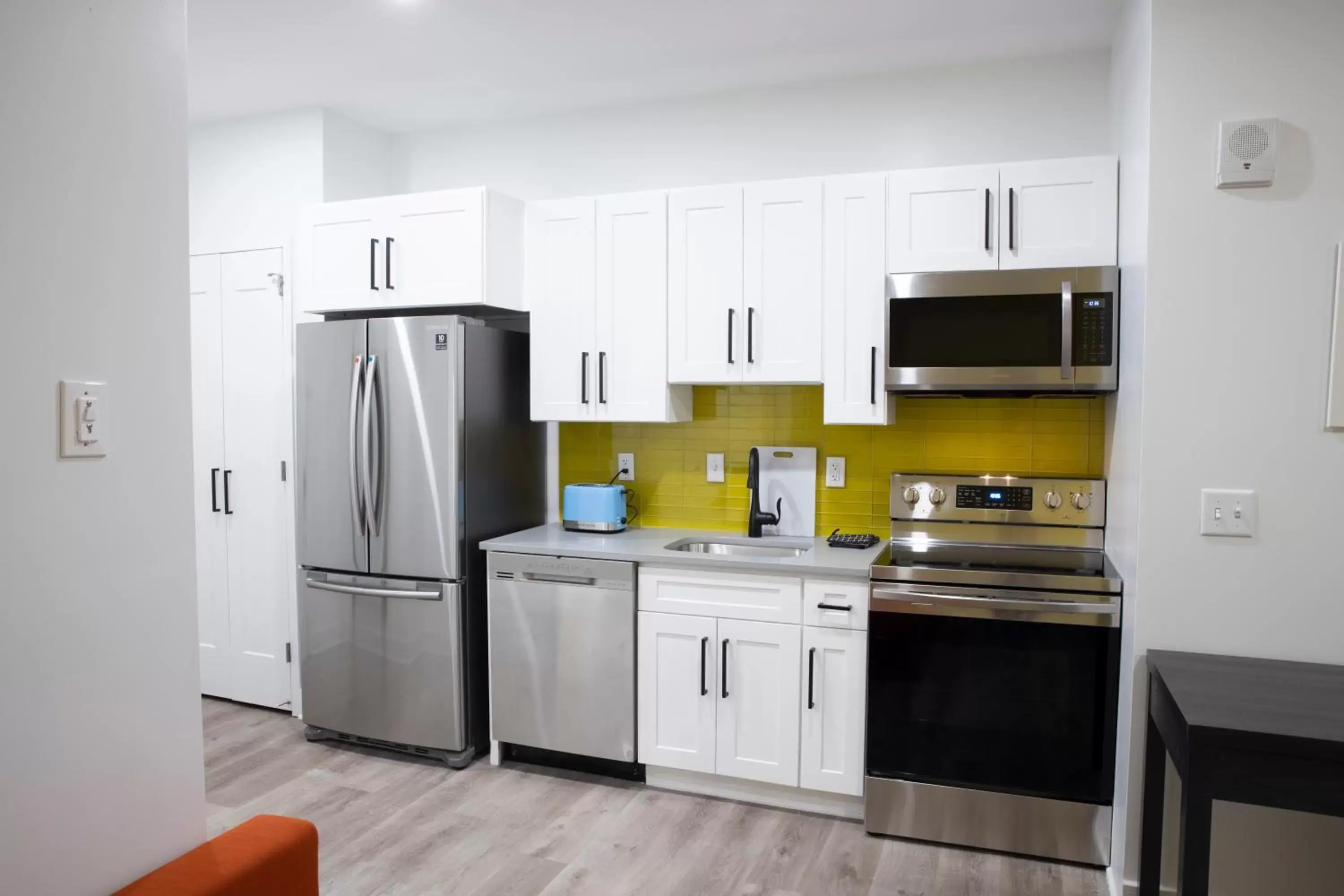 Kitchen/Kitchenette in Peachtree Suites - Jersey City