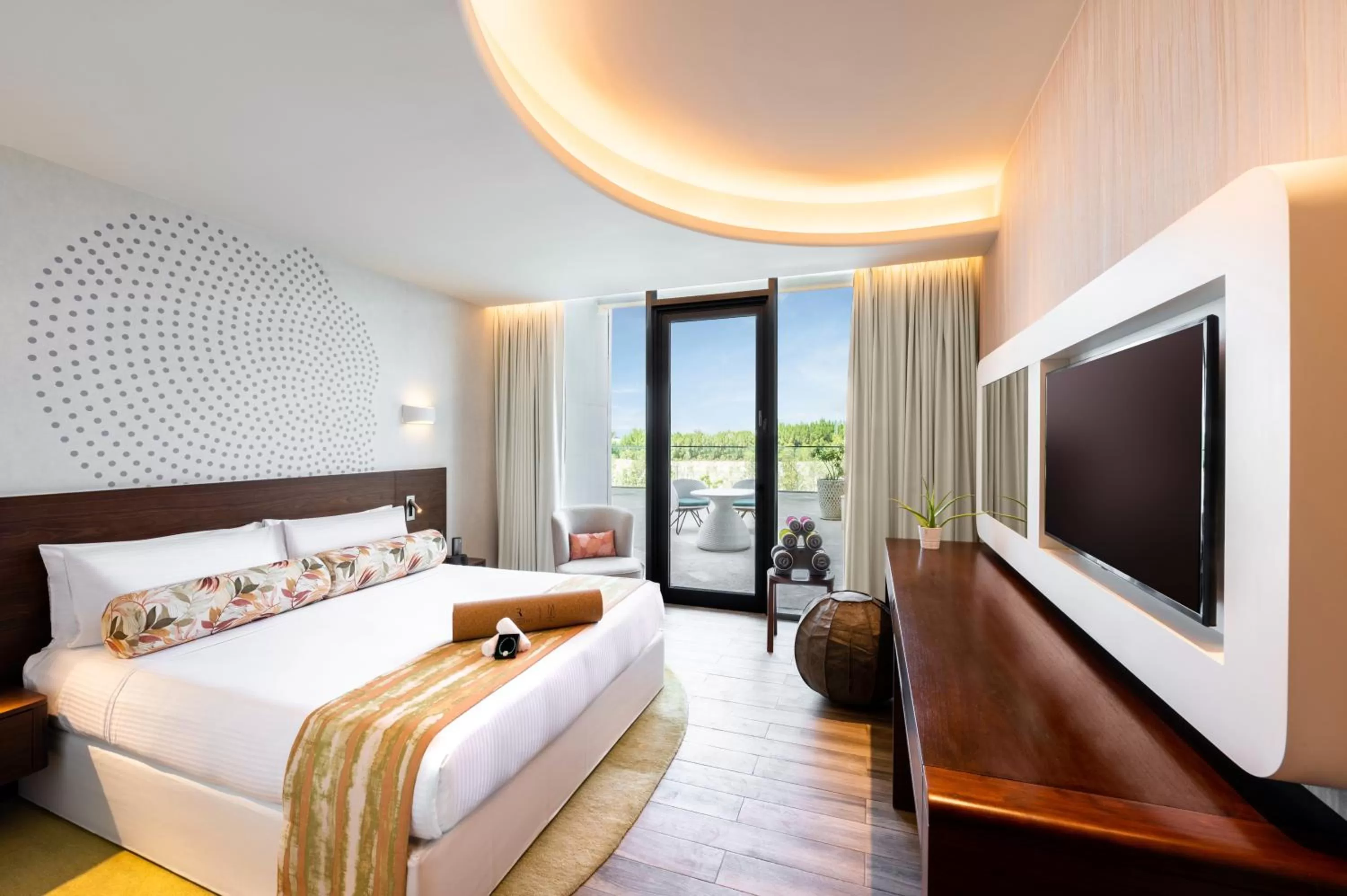 TV and multimedia, Bed in The Retreat Palm Dubai MGallery by Sofitel