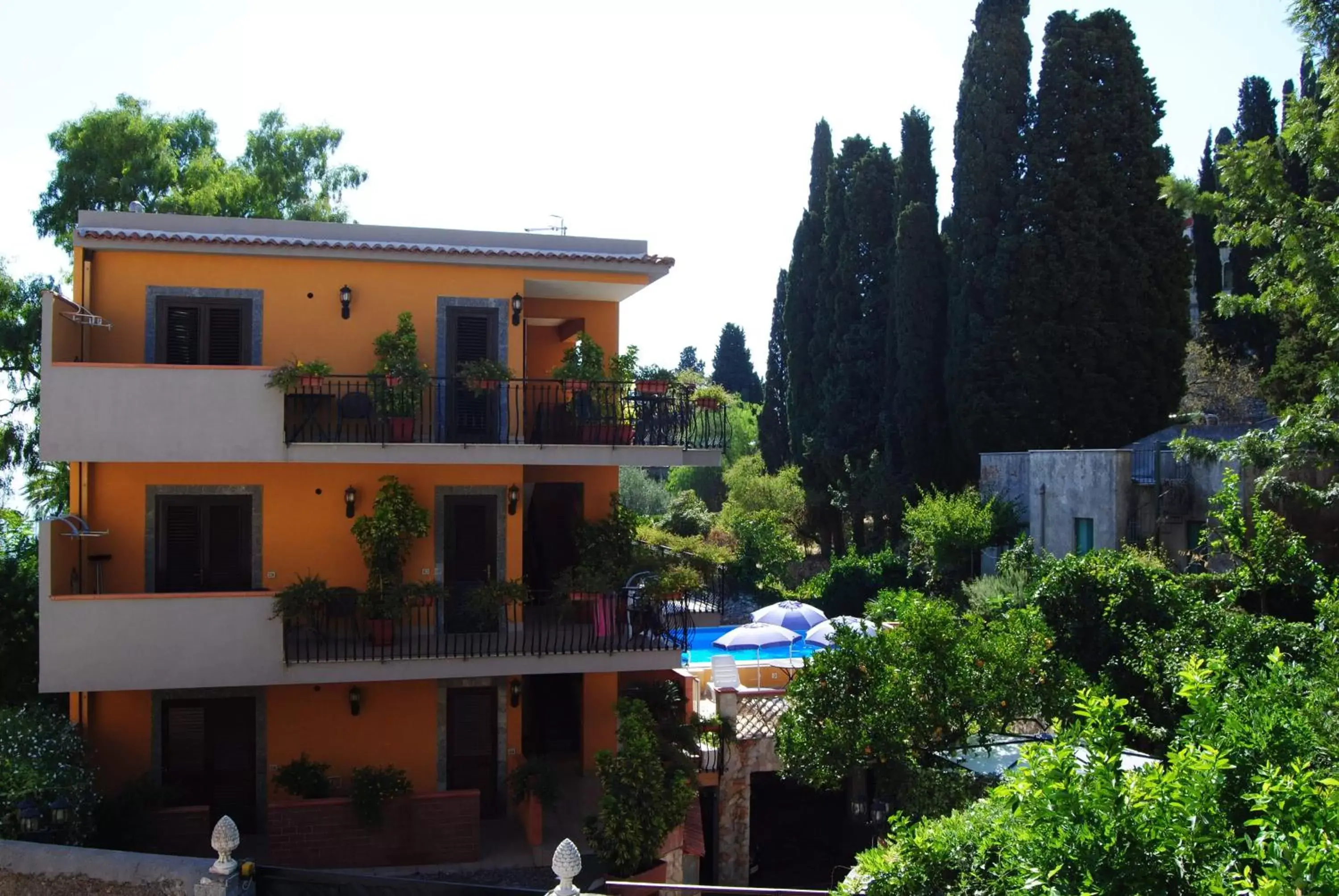 Facade/entrance, Pool View in Residence Villa Il Glicine