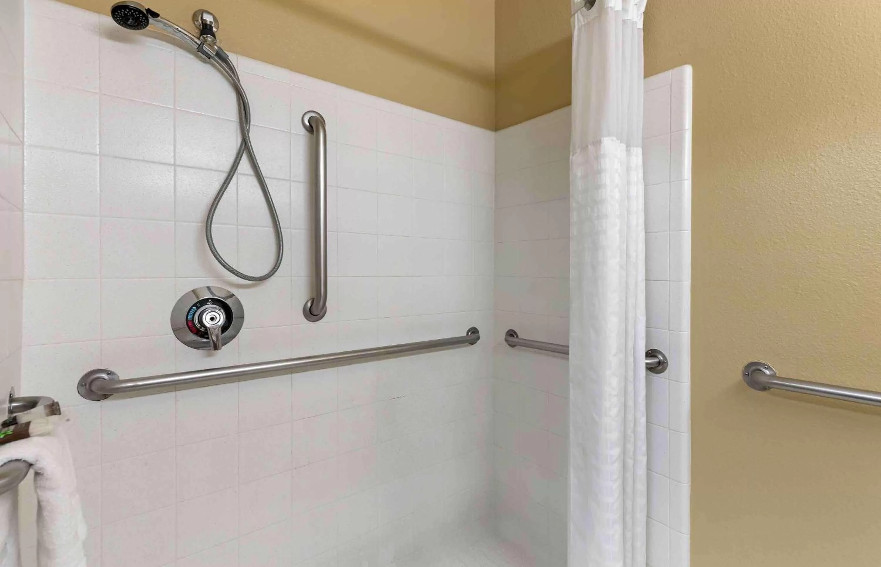 Bathroom in Extended Stay America Select Suites - Denver - Aurora South