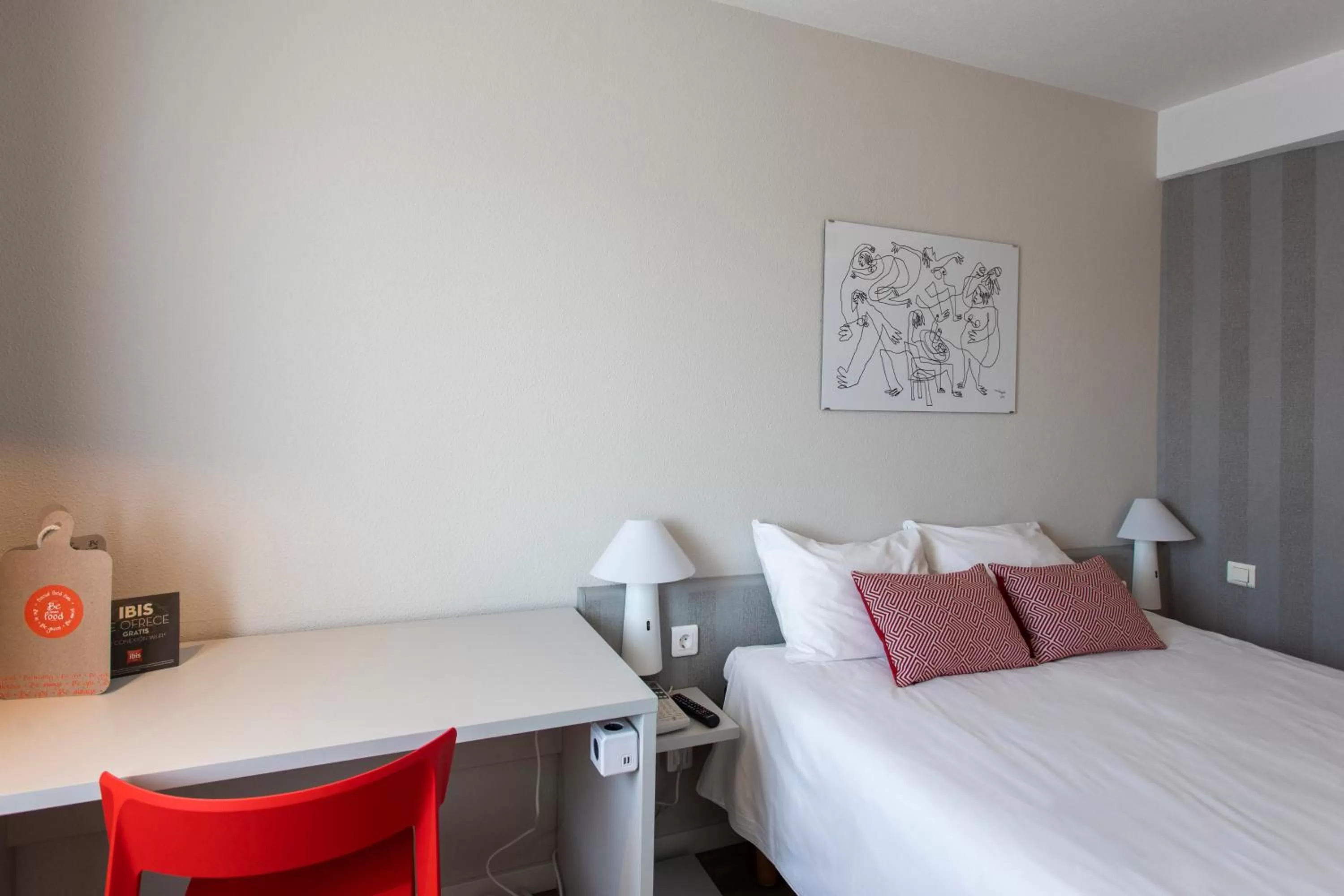 Bed in Ibis Valencia Alfafar