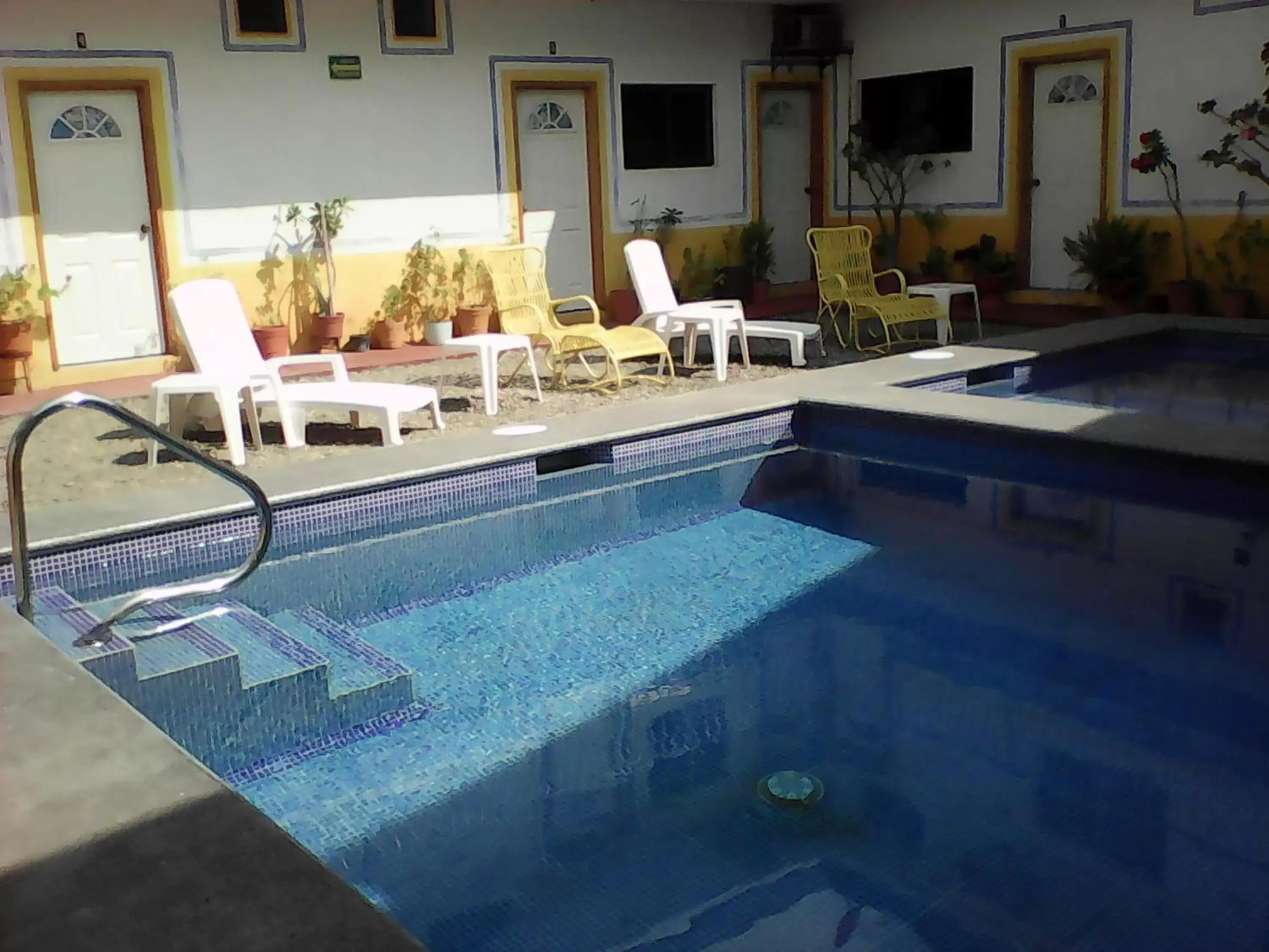 , Swimming Pool in Hotel Sarabi