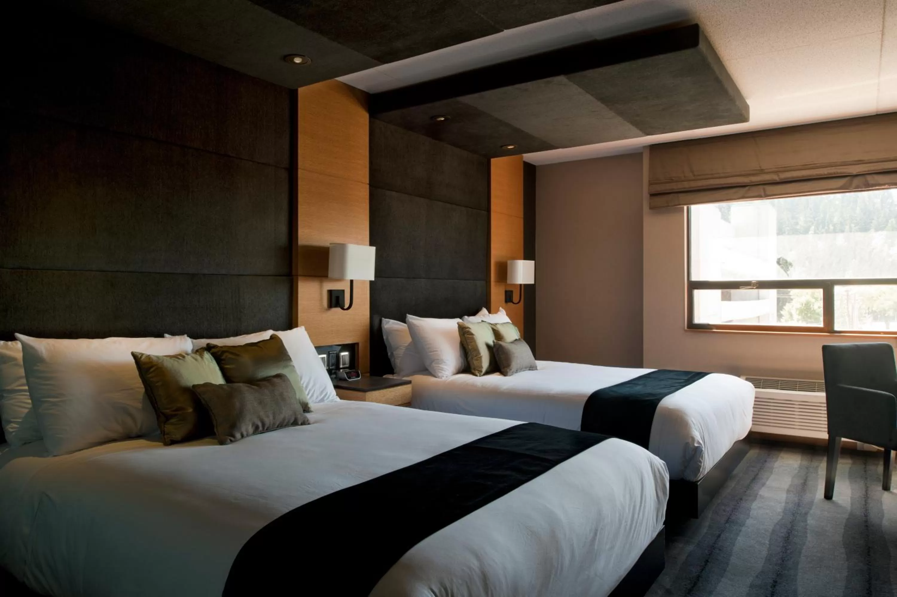 Shower, Bed in Ramada Plaza by Wyndham Prince George