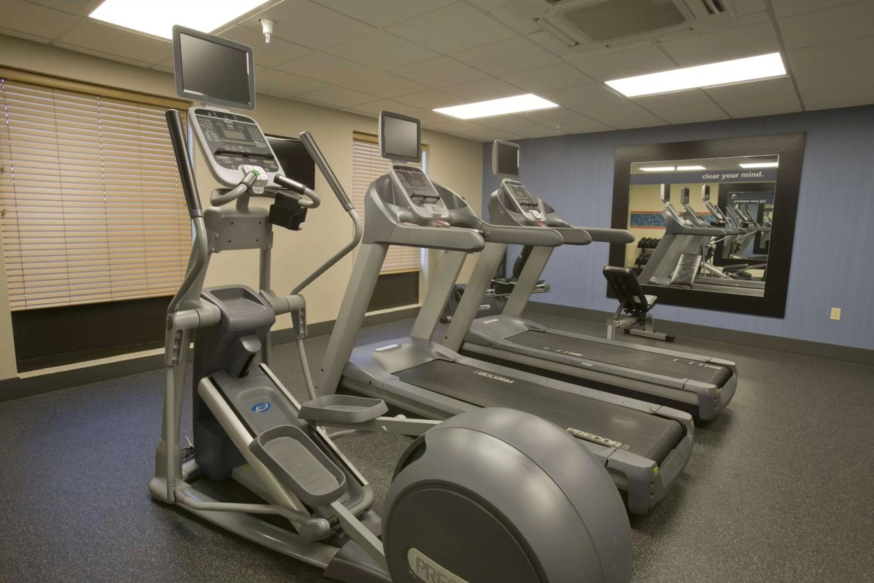 Fitness centre/facilities in Hampton Inn & Suites Wiggins