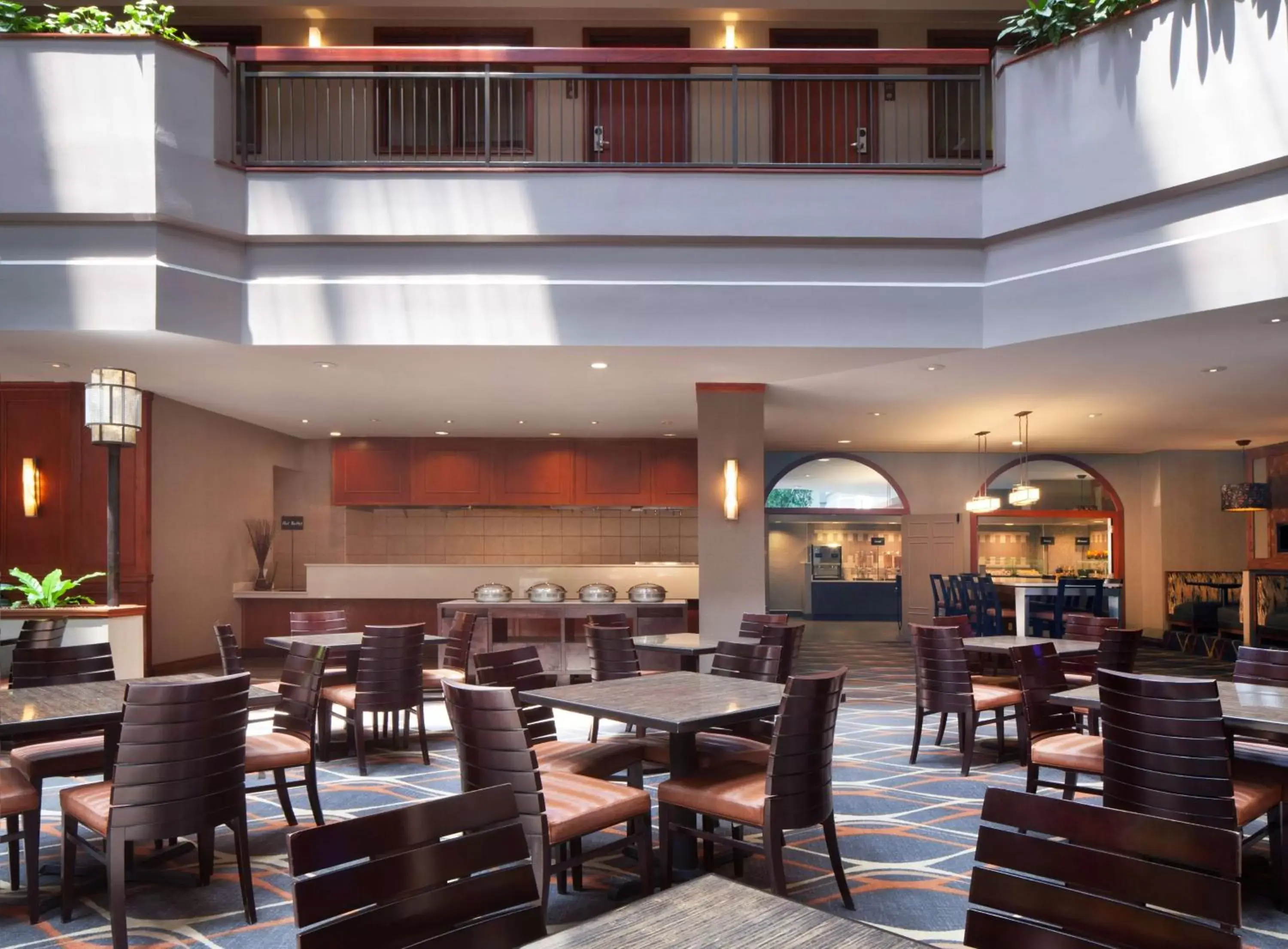 Restaurant/Places to Eat in Embassy Suites by Hilton Dallas Near the Galleria