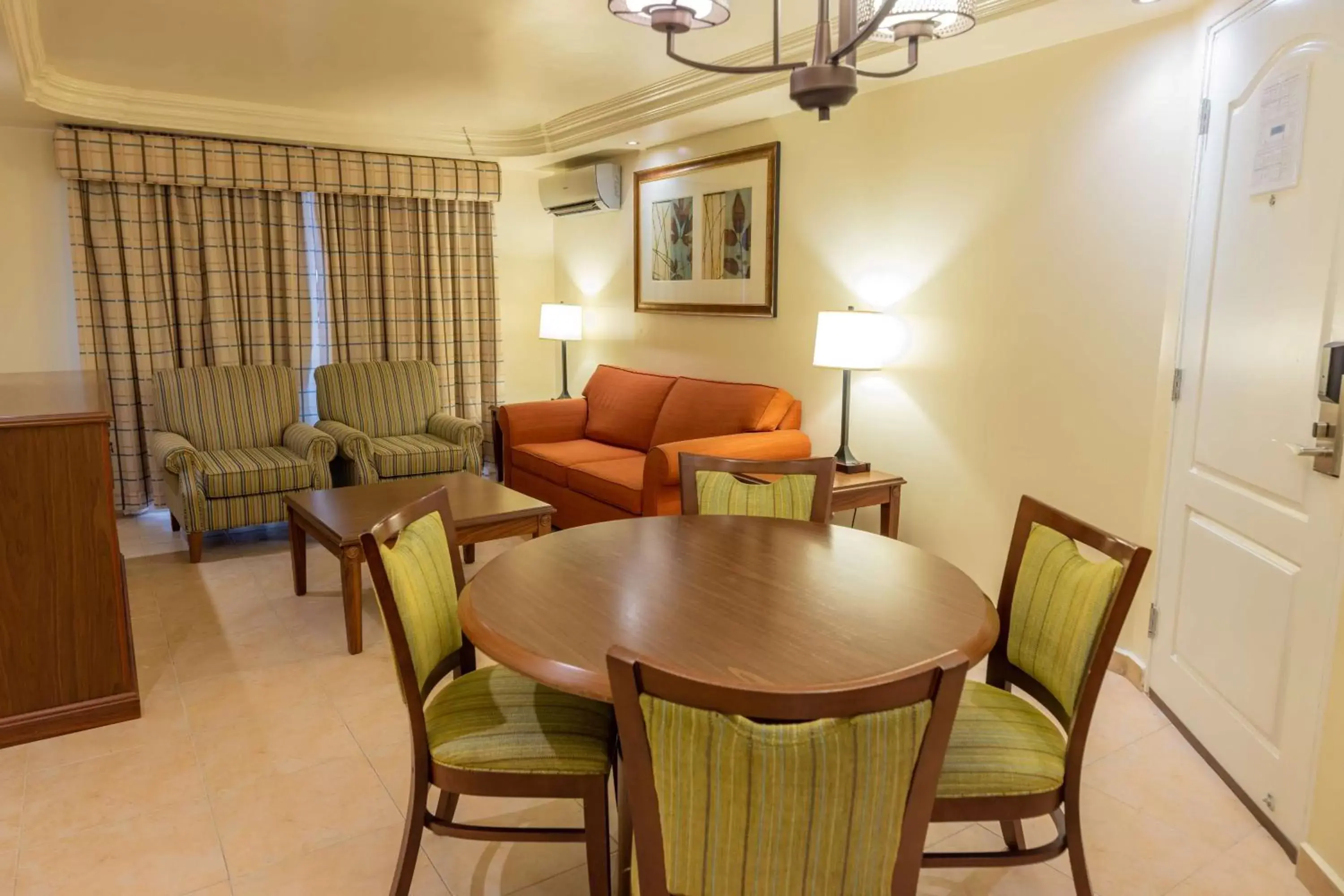 Dining Area in Best Western El Dorado Panama Hotel