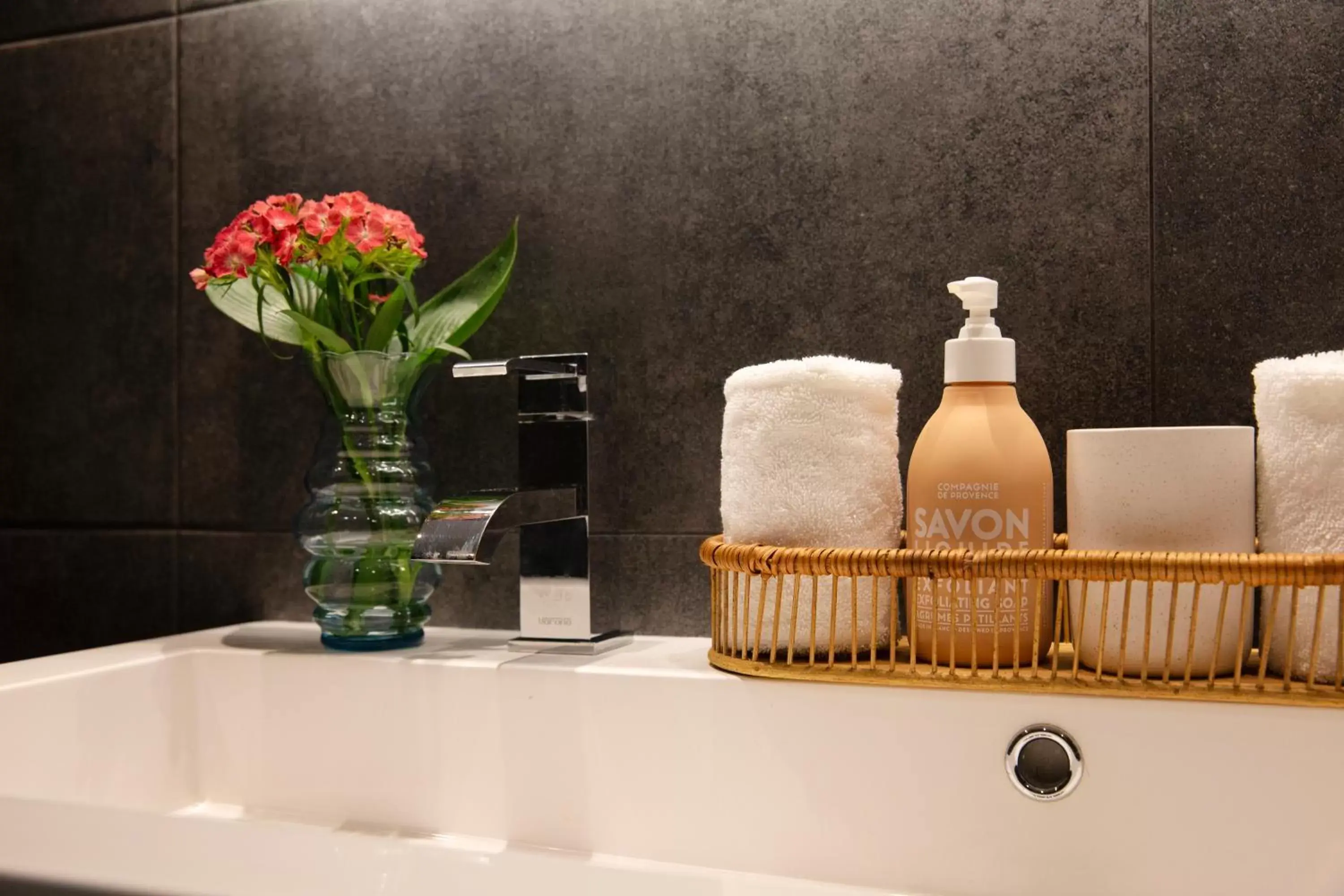 Bathroom in LOFT 188 Luxury Apartment Hotel