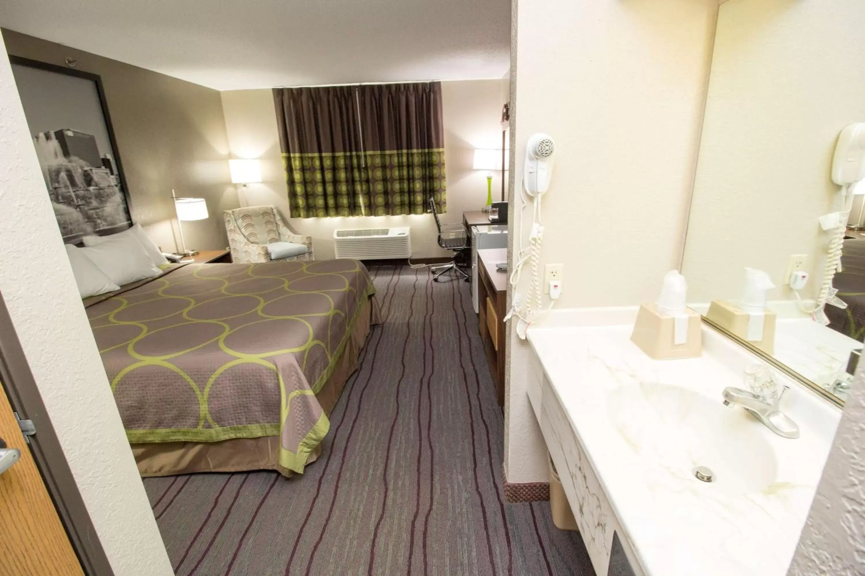 Photo of the whole room, Bed in Super 8 by Wyndham Chicago O'Hare Airport