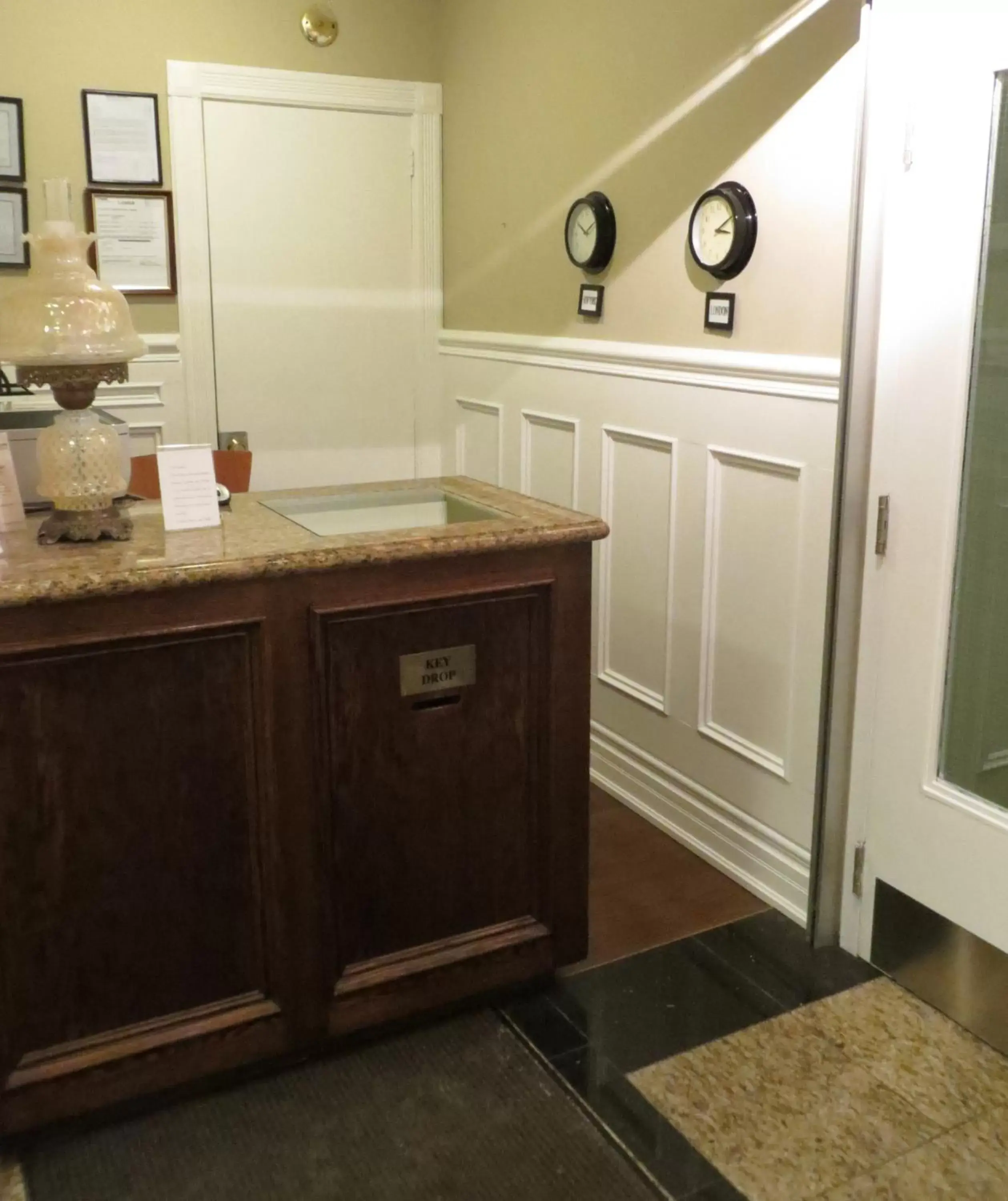 Lobby or reception, Bathroom in Victoria's Mansion Guest House