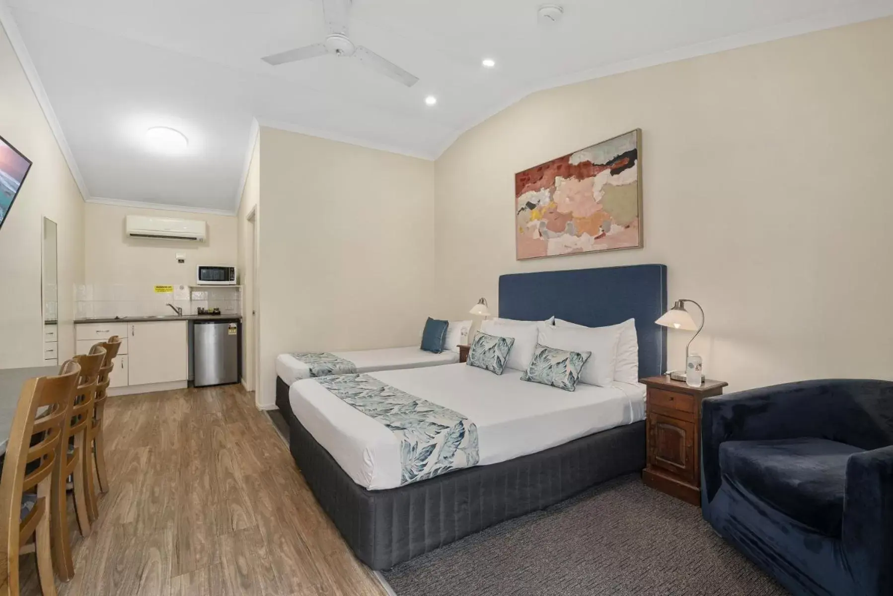 Bedroom, Bed in Caboolture Central Motor Inn, Sure Stay Collection by BW Bedroom, Bed in Caboolture Central Motor Inn, Sure Stay Collection by BW