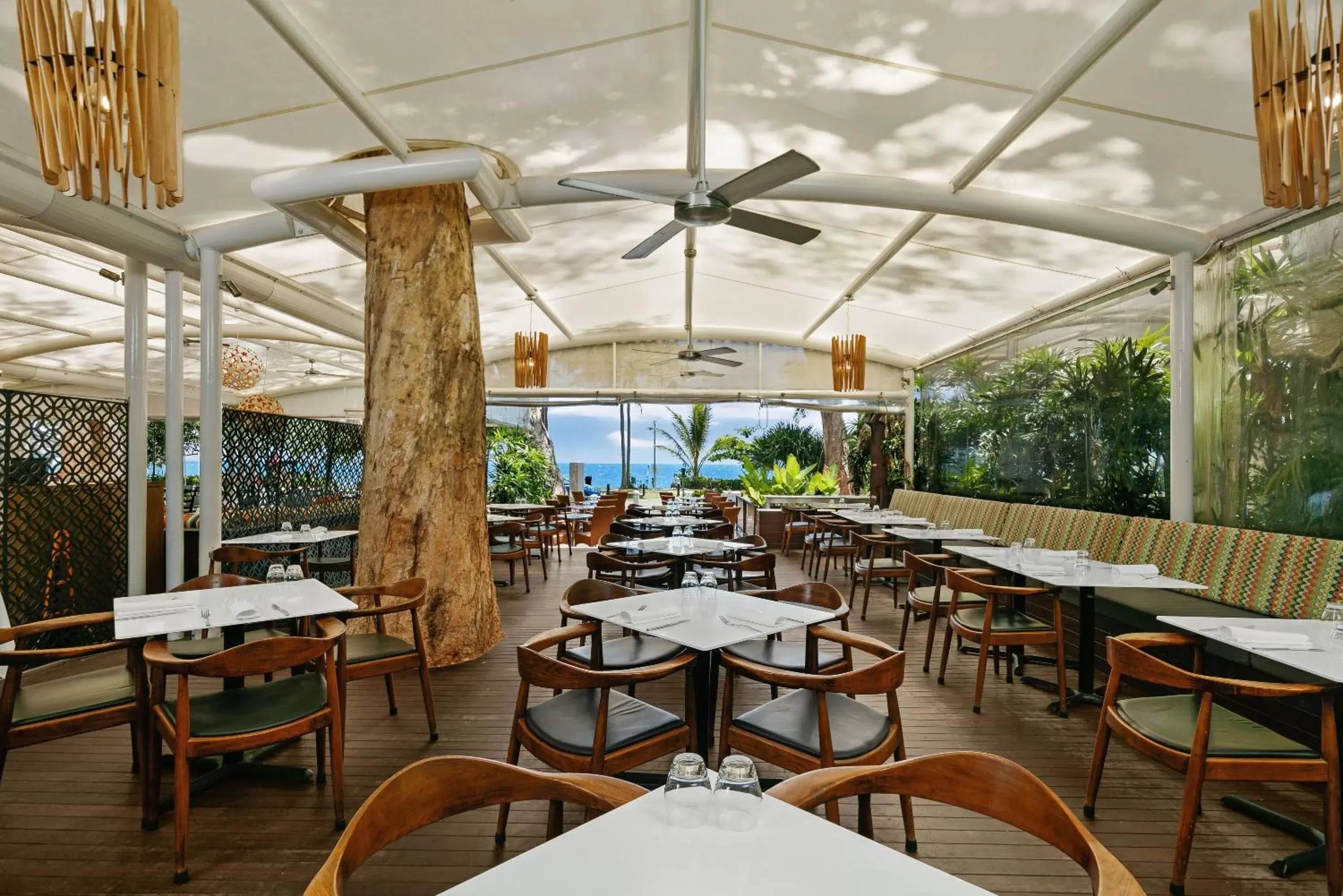 Restaurant/Places to Eat in Peppers Beach Club & Spa