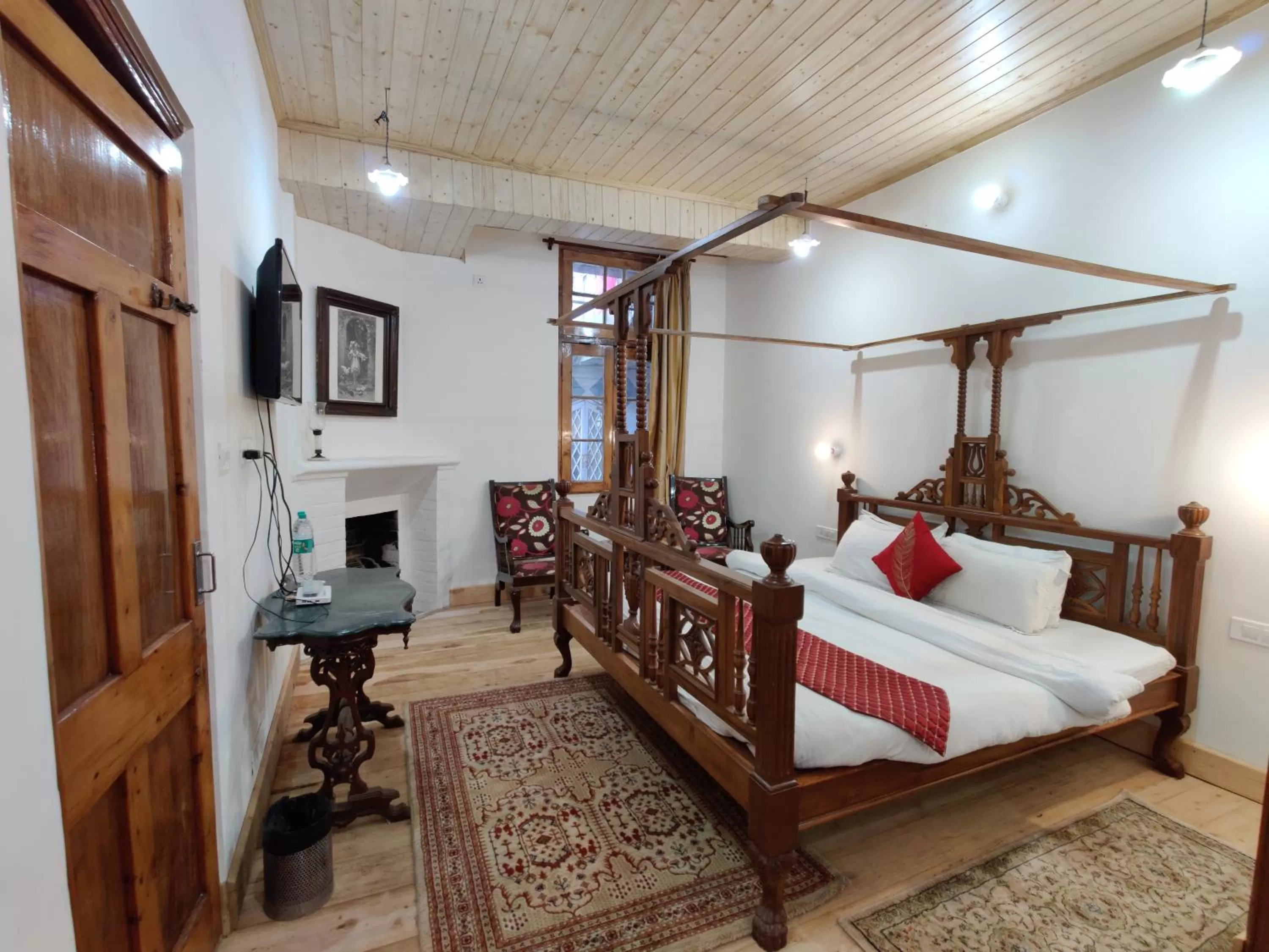 Standard King Room - single occupancy in Shimla British Resort