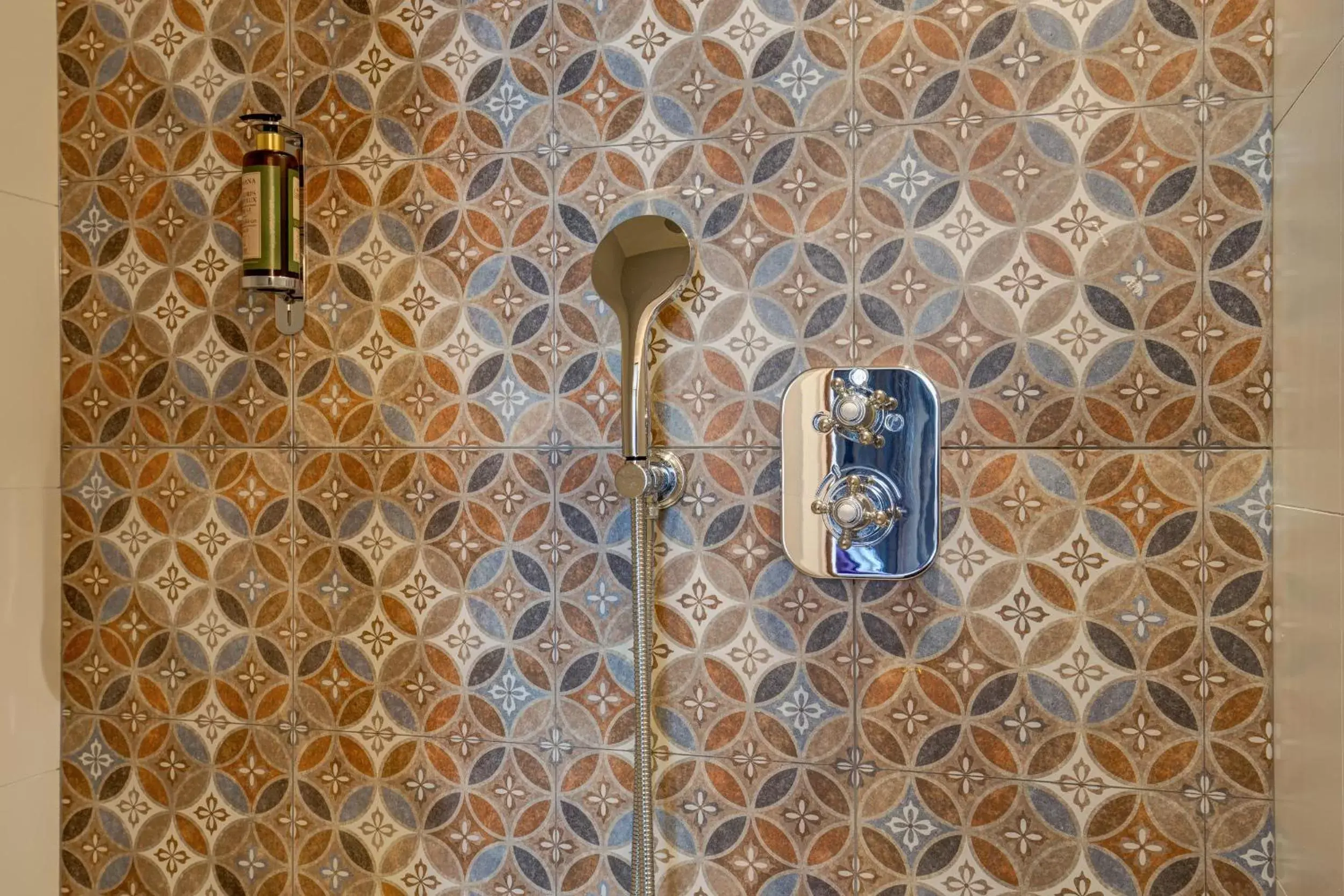 Decorative detail, Bathroom in Hotel Muguet