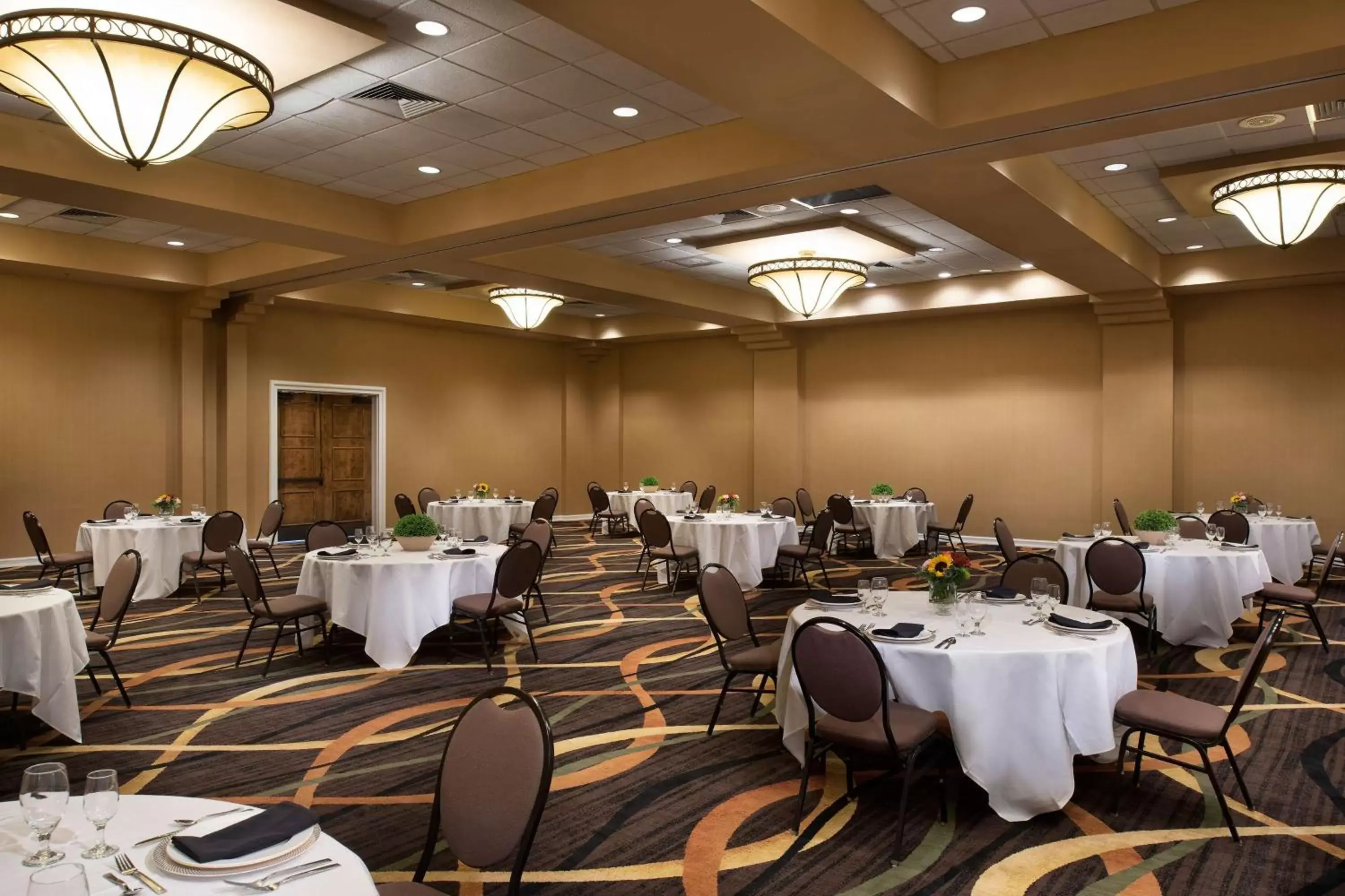 Meeting/conference room, Restaurant/Places to Eat in DoubleTree by Hilton Memphis Downtown