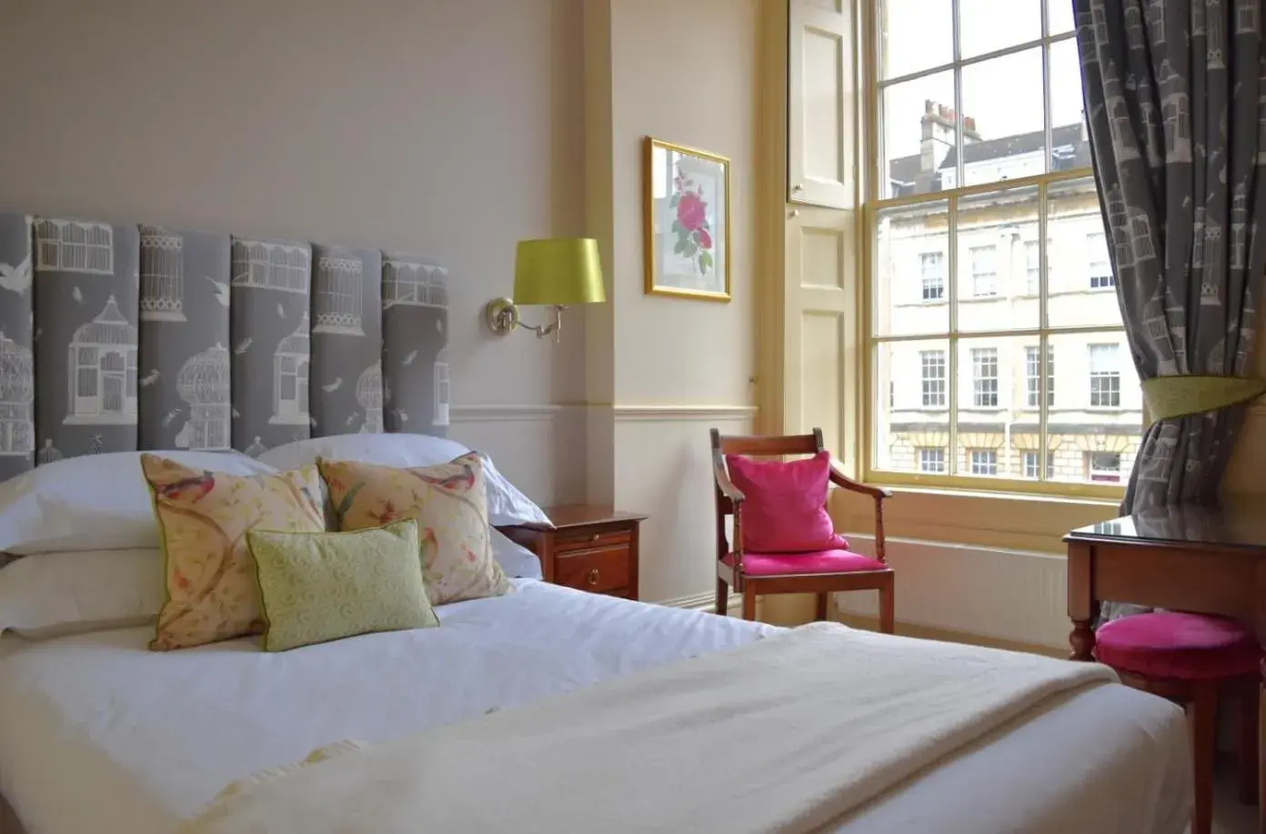 Photo of the whole room, Bed in The Windsor Town House