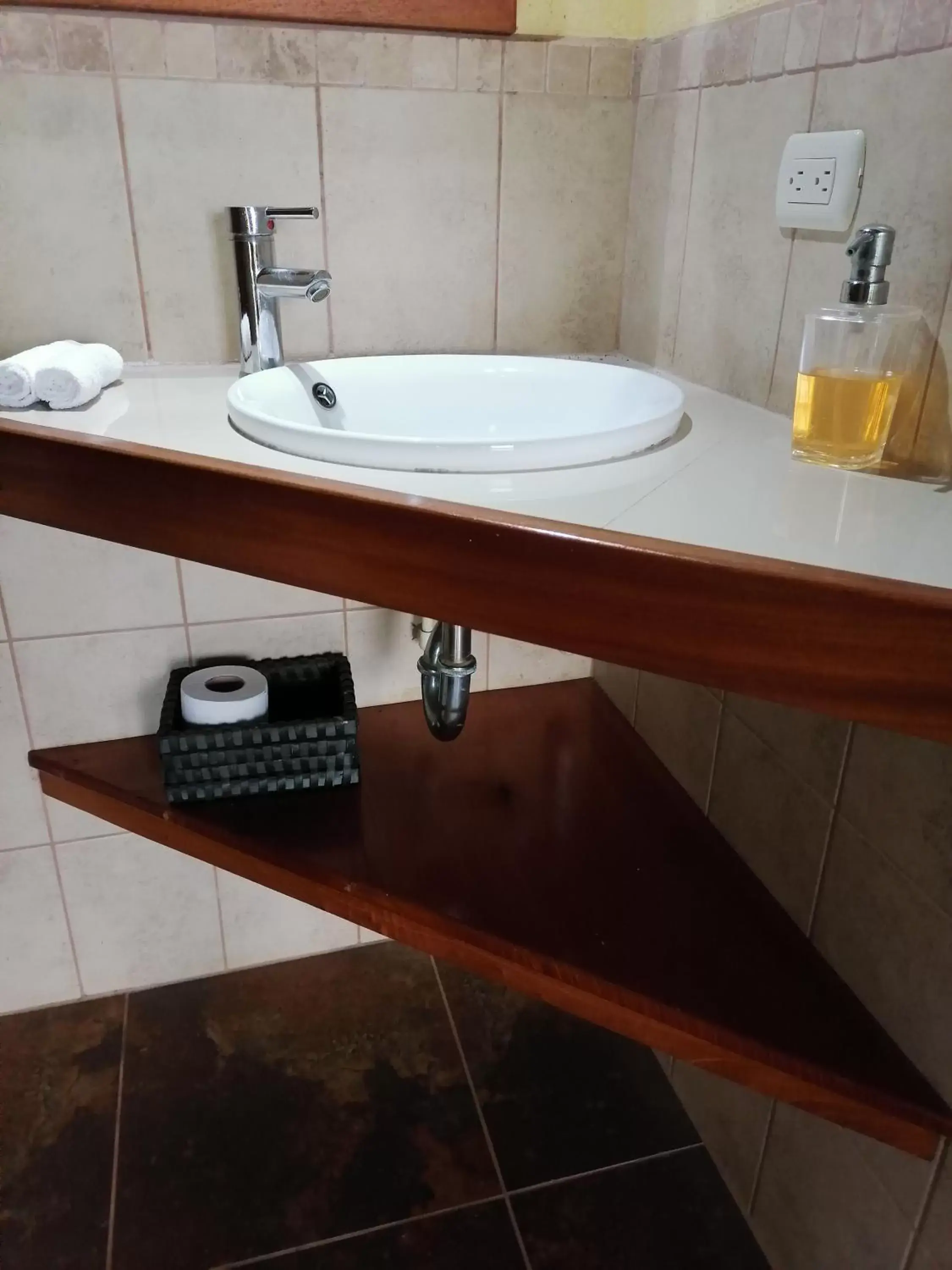 Bathroom in La Ceiba Tree Lodge