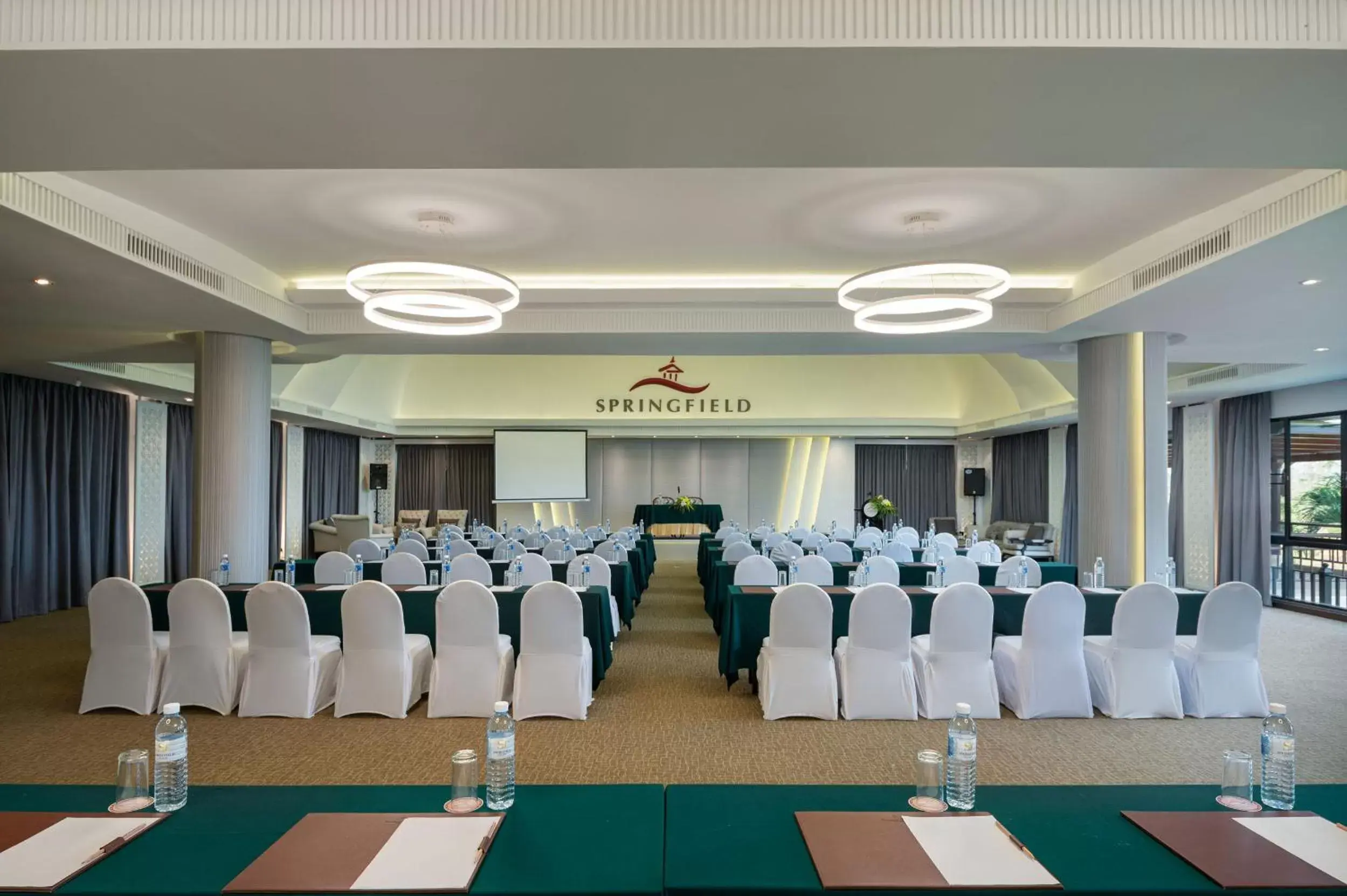 Meeting/conference room in Springfield Village Golf & Spa