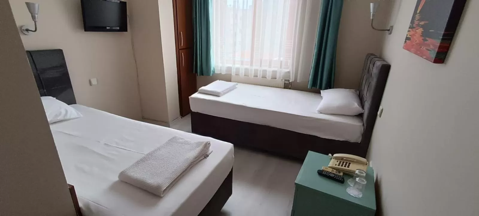 TV and multimedia, Bed in Hotel Crowded House