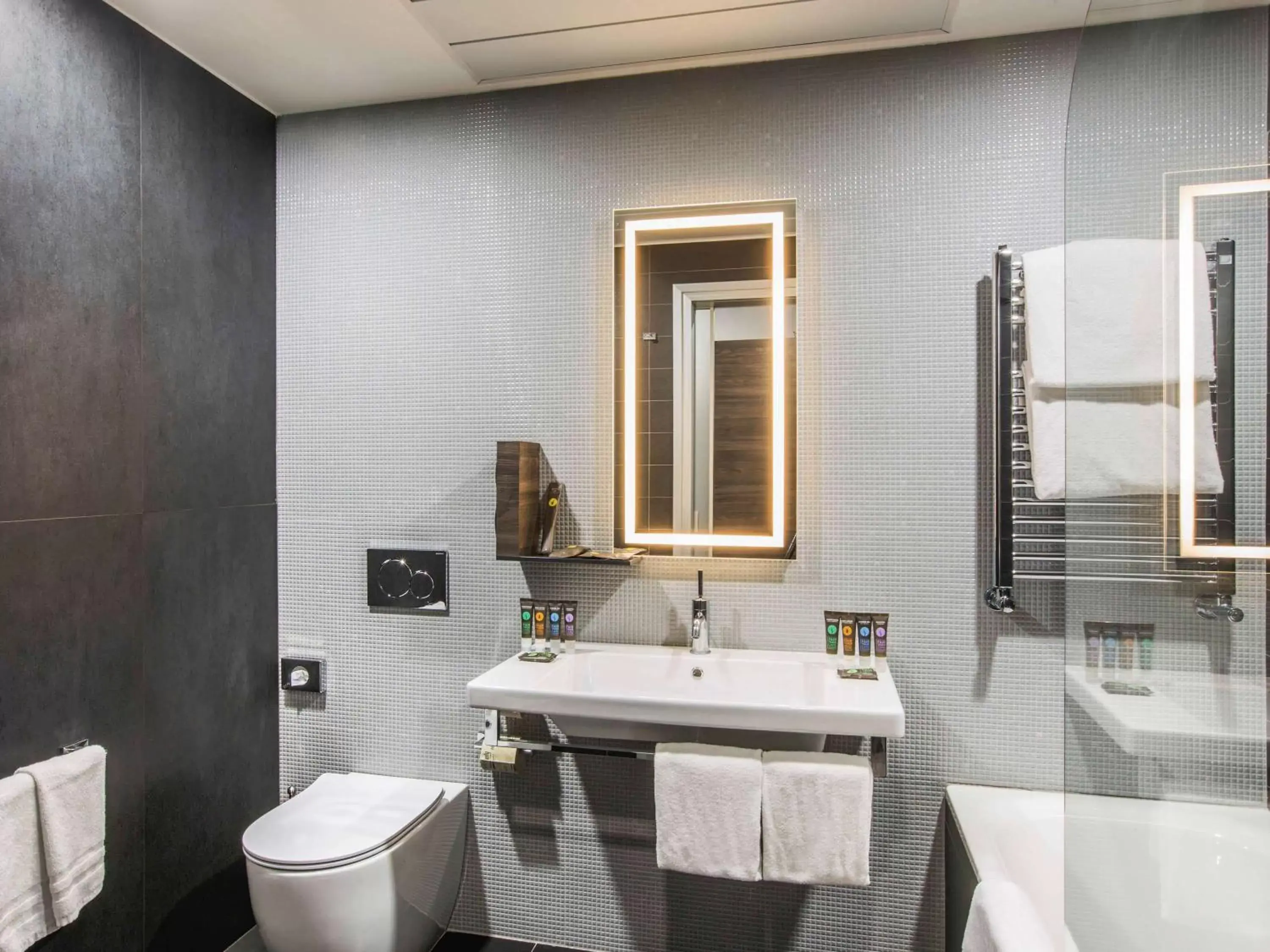 Photo of the whole room, Bathroom in Novotel Roma Eur