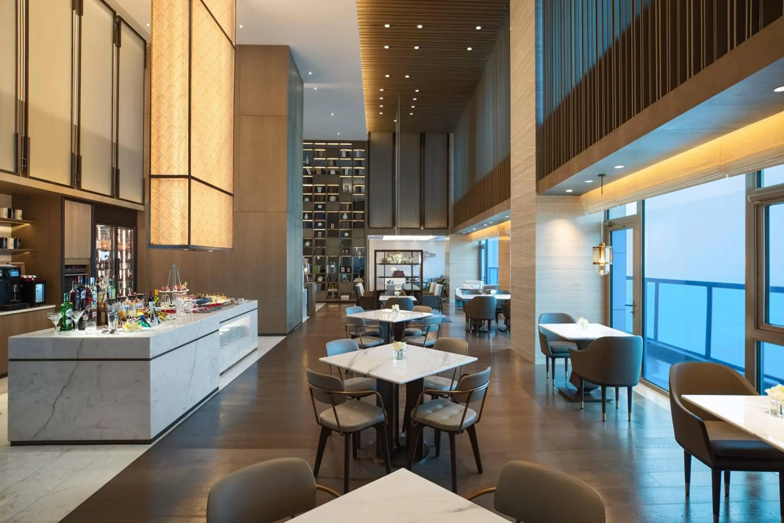 Lounge or bar, Restaurant/Places to Eat in Yantai Marriott Hotel