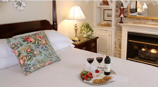 Drinks, Bed in Lambertville House