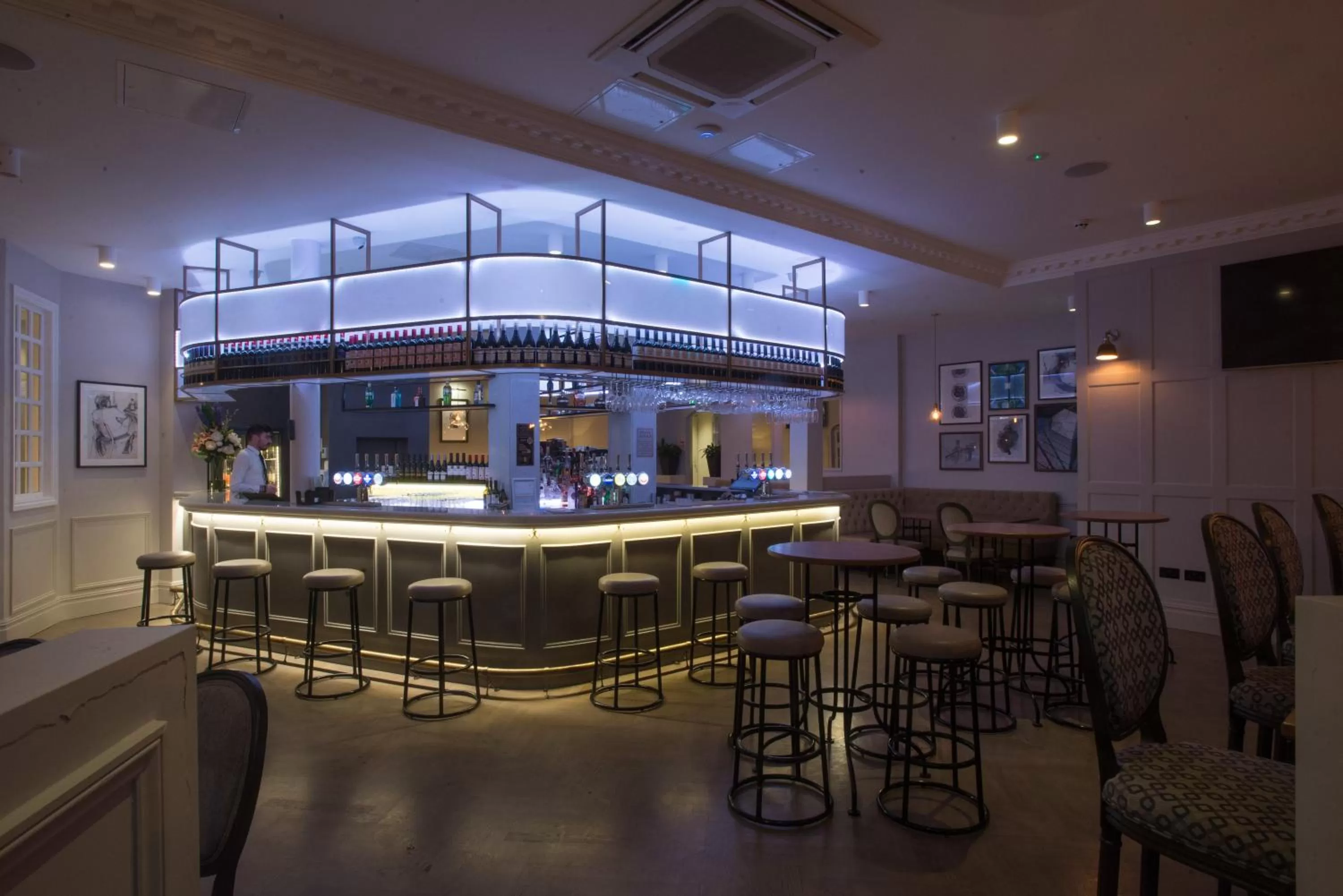 Restaurant/places to eat in The Kings Head Hotel