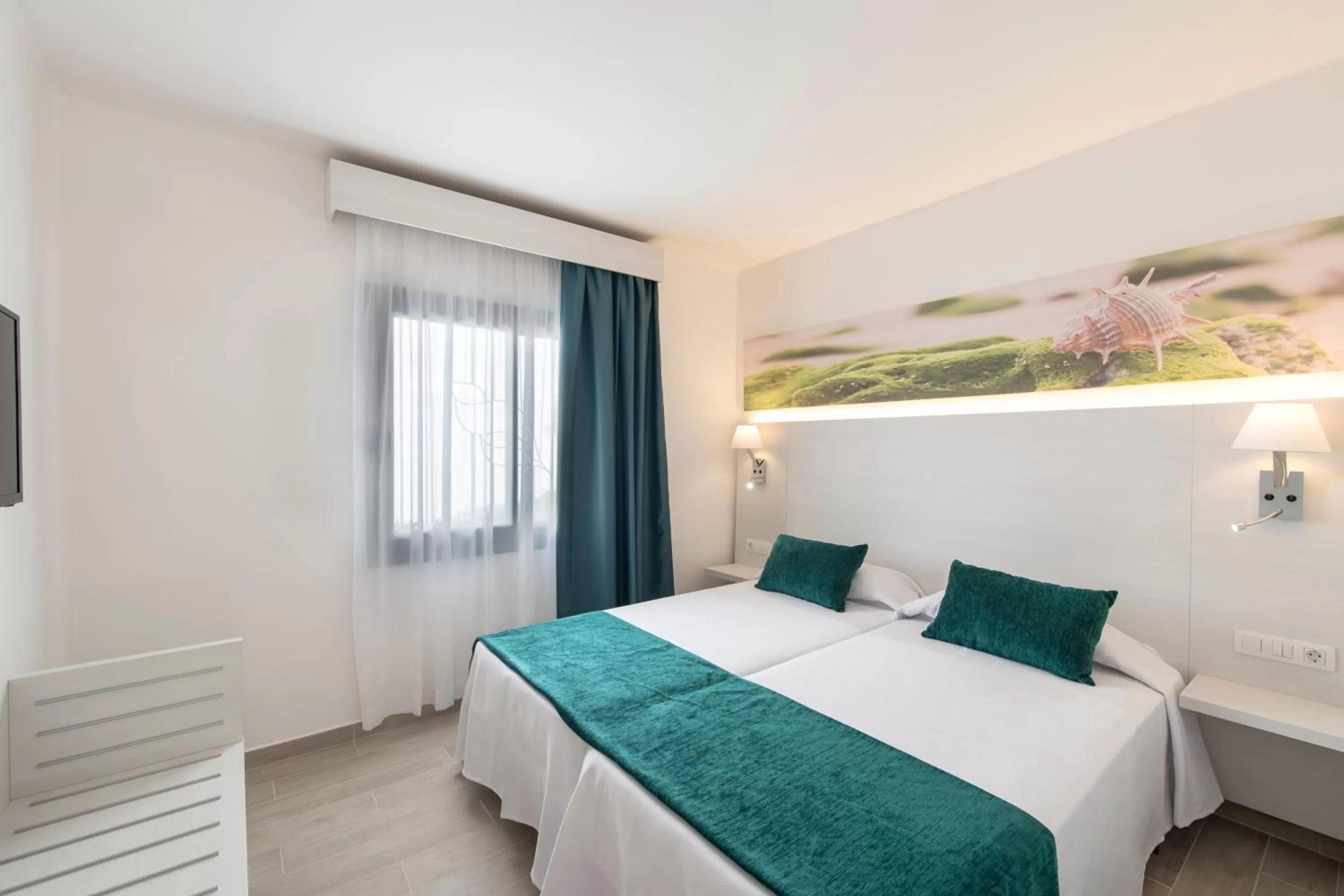 Bedroom, Bed in Hotel THB Flora