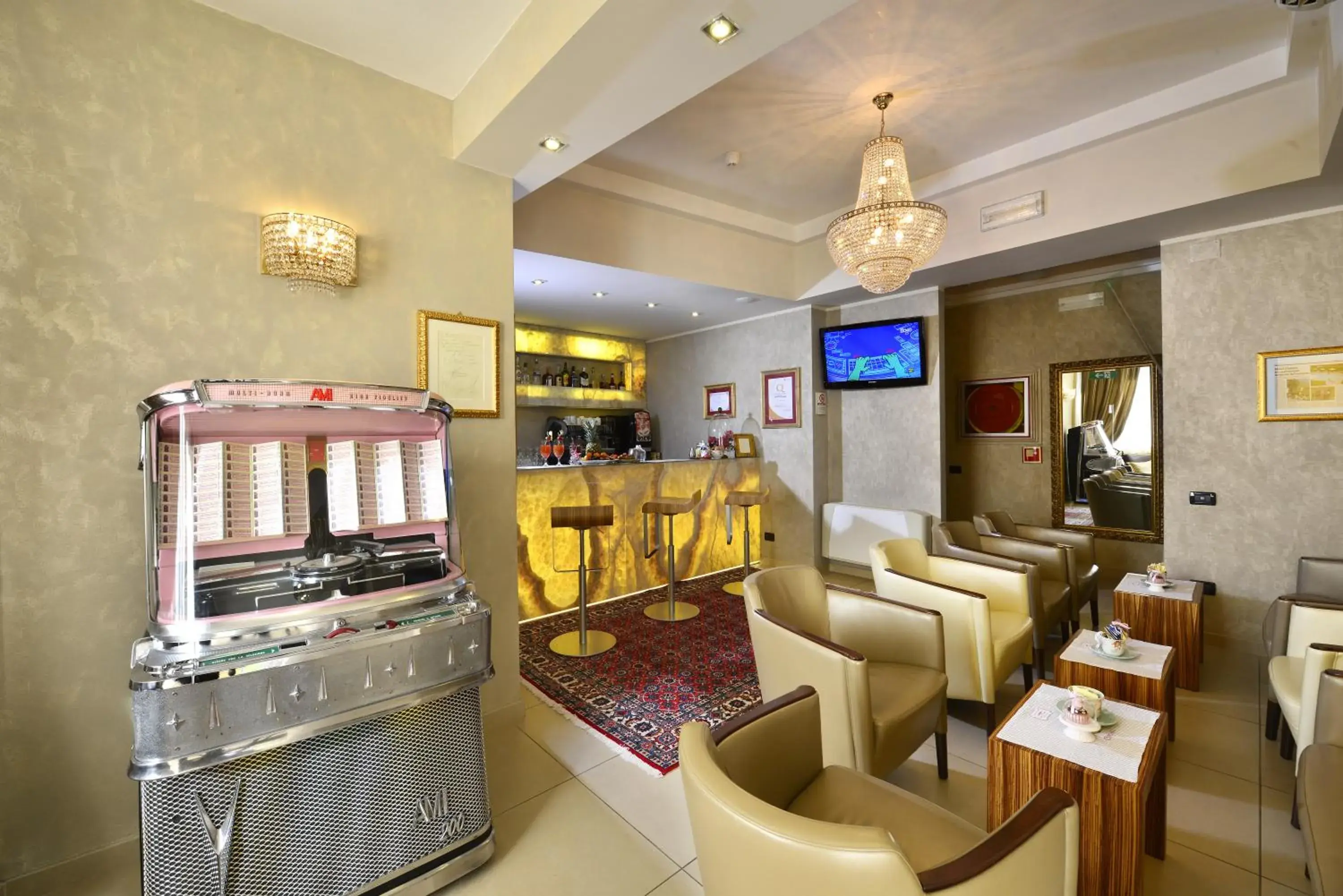 Communal lounge/ TV room, Restaurant/Places to Eat in Hotel Villa Tiziana